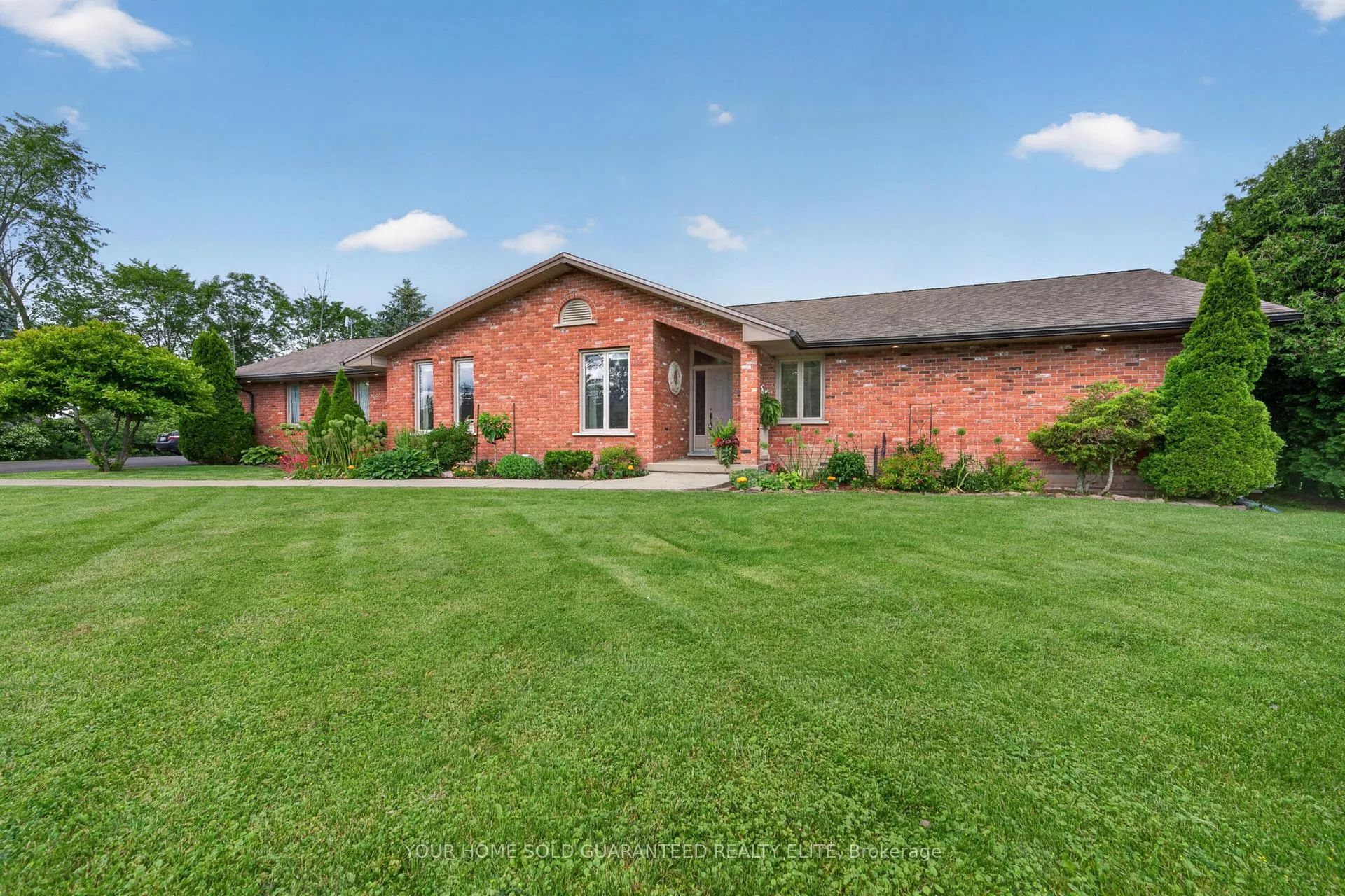 Photo 13 of 398 Mountain Road, Grimsby, Grimsby Escarpment — HOMEH