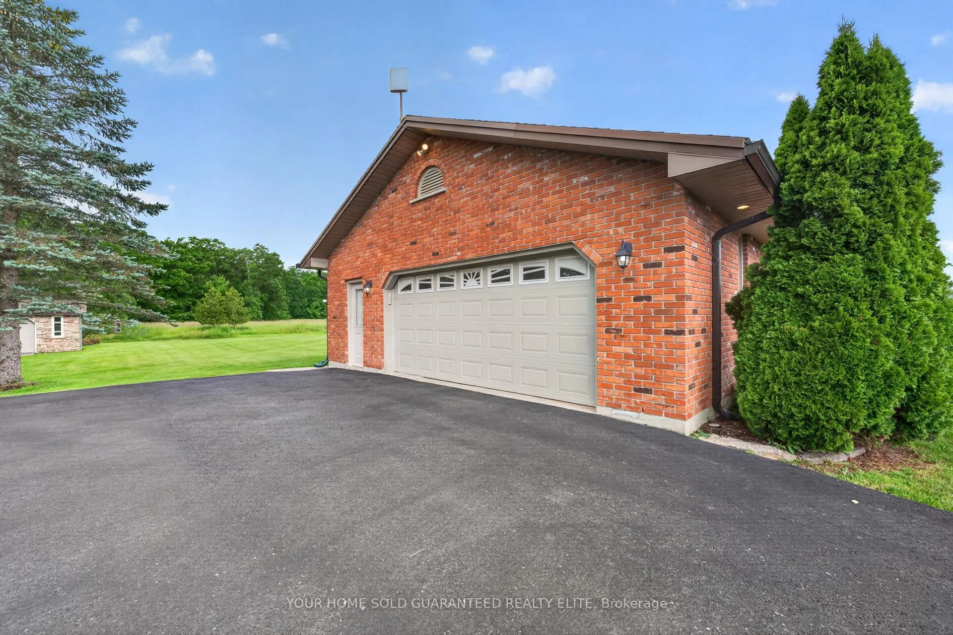 Photo 14 of 398 Mountain Road, Grimsby, Grimsby Escarpment — HOMEH