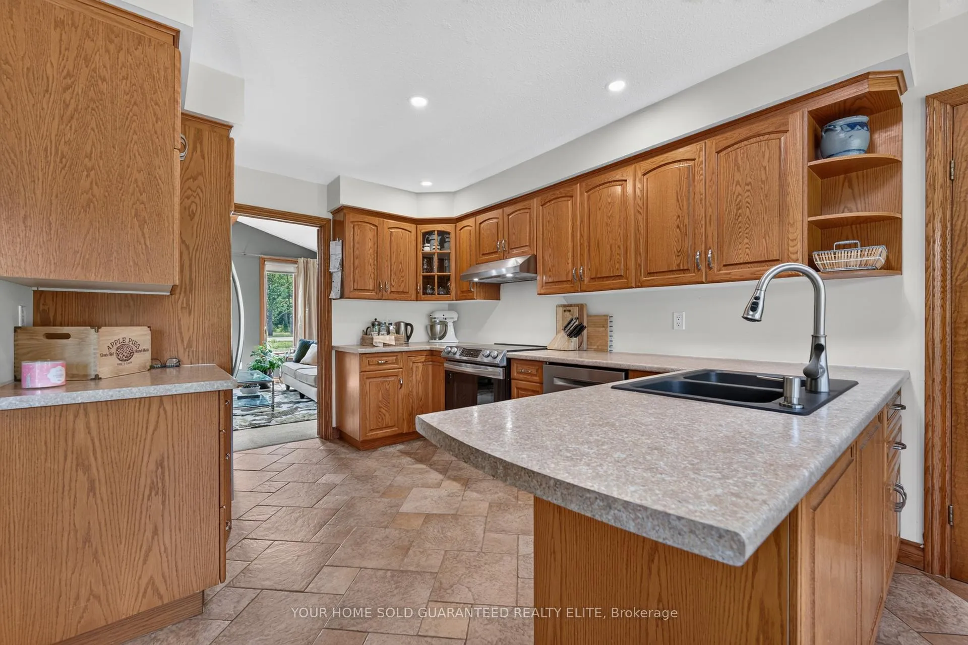 Photo 19 of 398 Mountain Road, Grimsby, Grimsby Escarpment — HOMEH