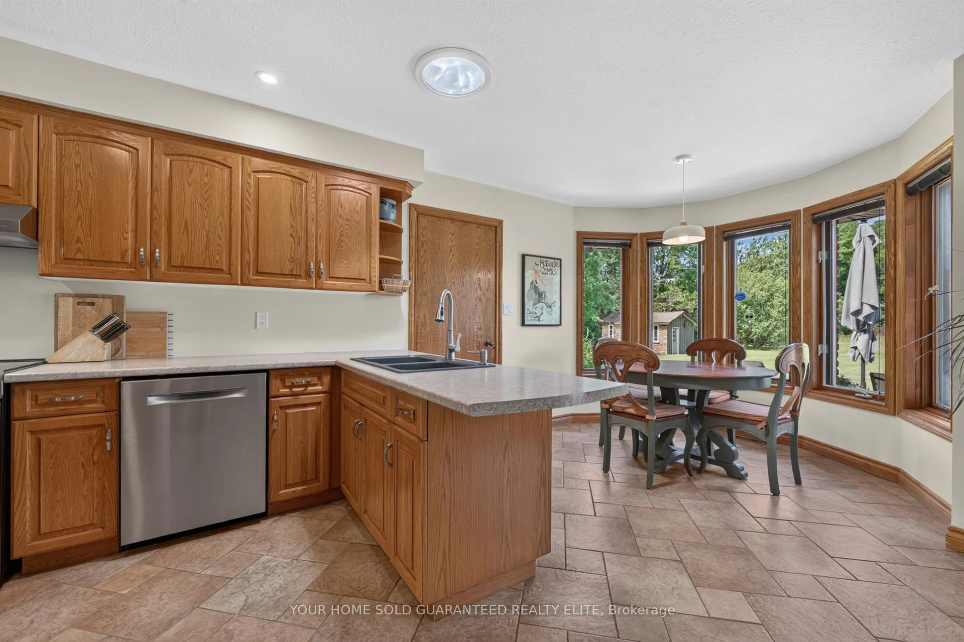 Photo 20 of 398 Mountain Road, Grimsby, Grimsby Escarpment — HOMEH