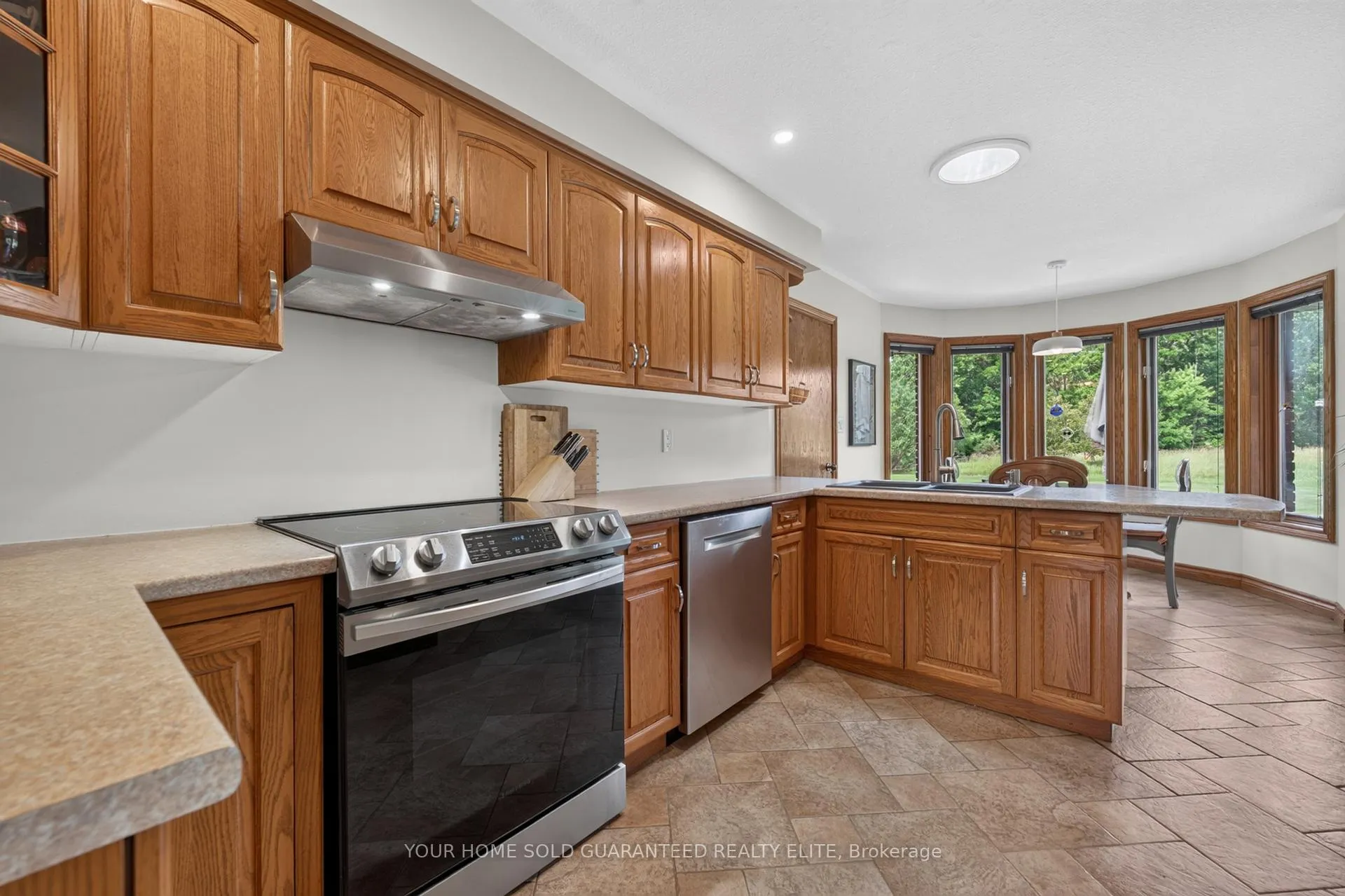 Photo 22 of 398 Mountain Road, Grimsby, Grimsby Escarpment — HOMEH