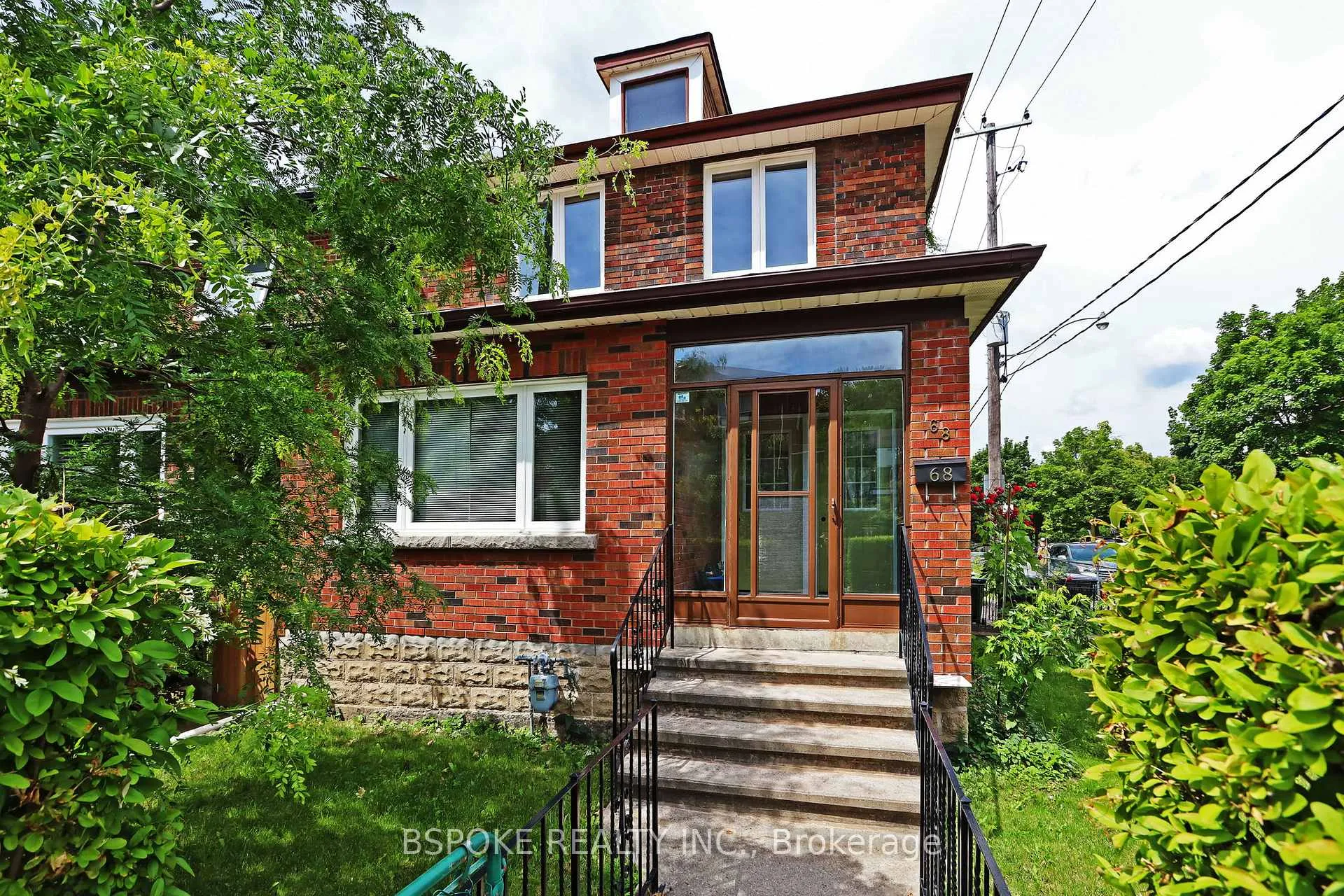Photo 2 of Unit Upper, 68 Roxton Road, Toronto, Trinity-Bellwoods — HOMEH