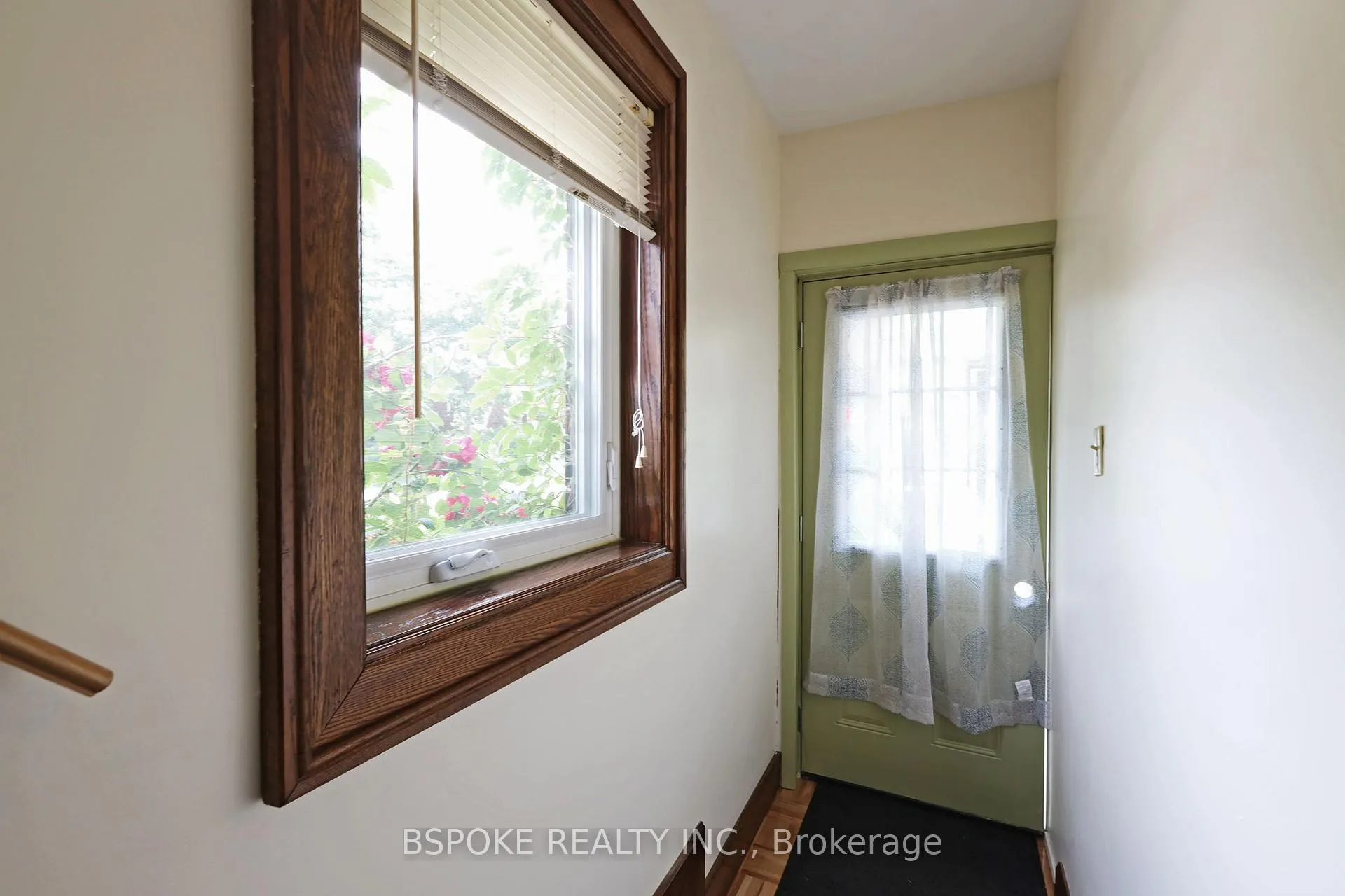 Photo 3 of Unit Upper, 68 Roxton Road, Toronto, Trinity-Bellwoods — HOMEH