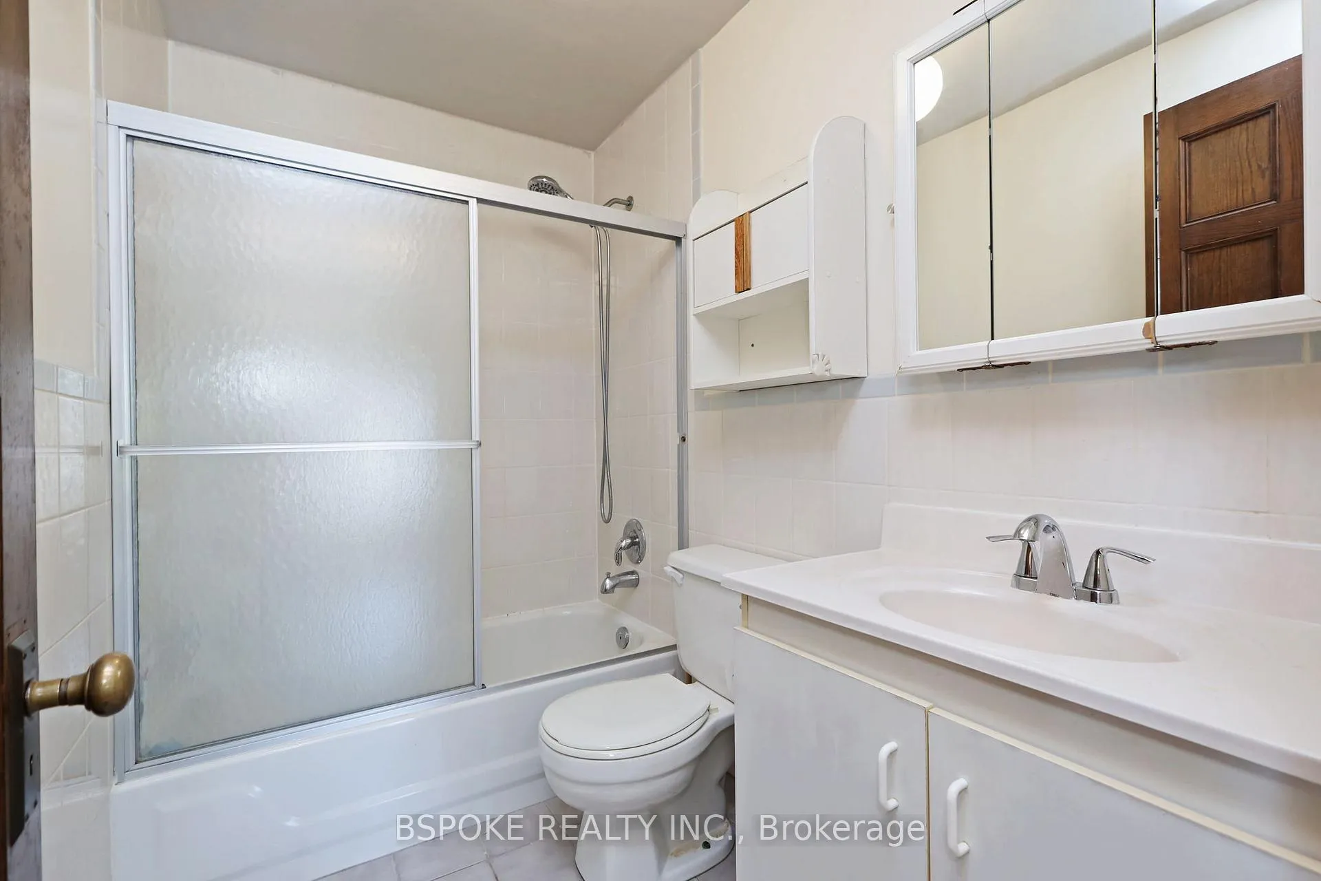 Photo 11 of Unit Upper, 68 Roxton Road, Toronto, Trinity-Bellwoods — HOMEH