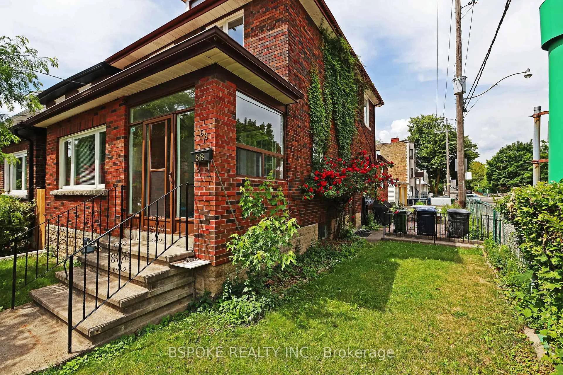 Photo 16 of Unit Upper, 68 Roxton Road, Toronto, Trinity-Bellwoods — HOMEH