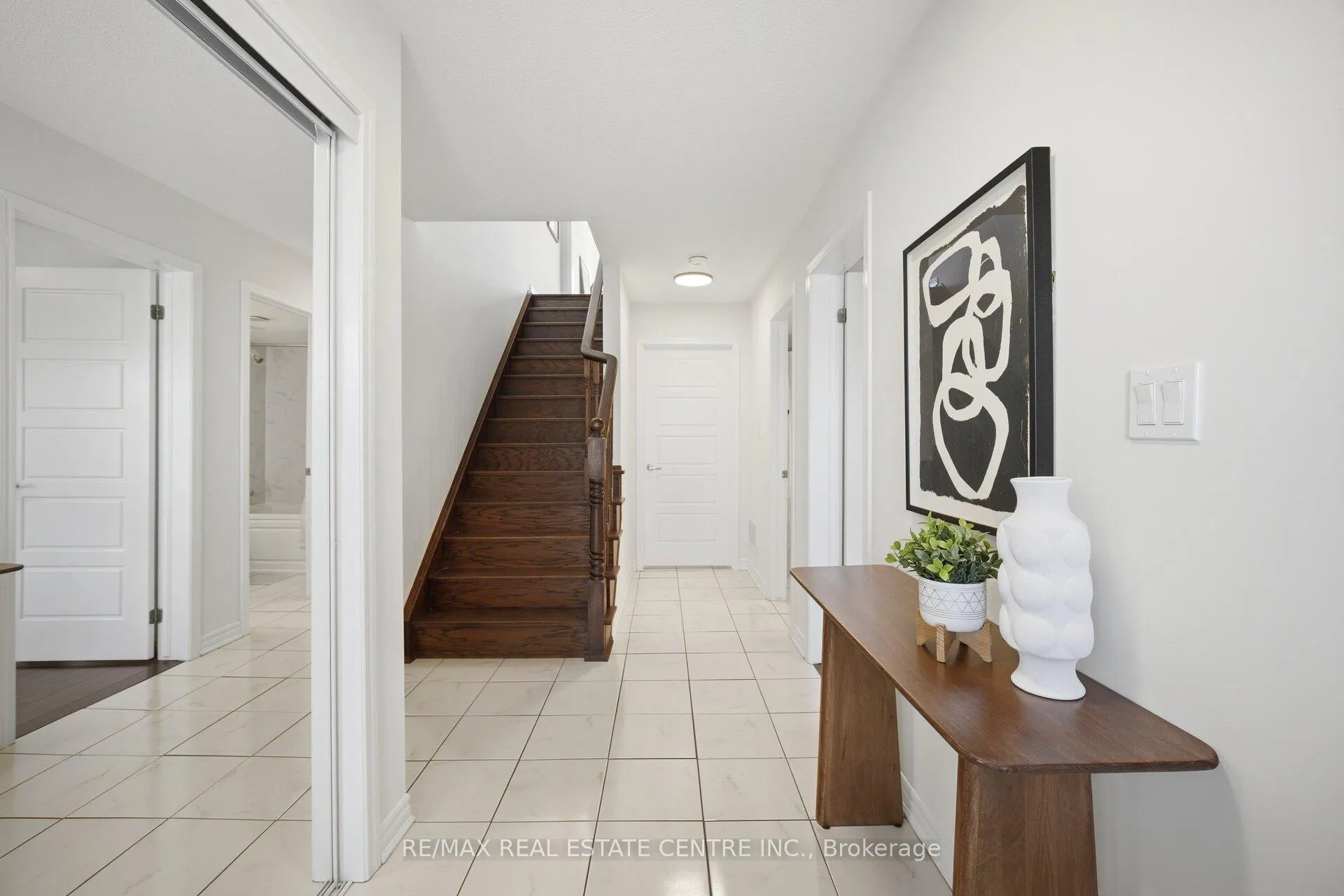 Photo 7 of Unit 165, 1000 Asleton Boulevard, Milton, Willmott — HOMEH