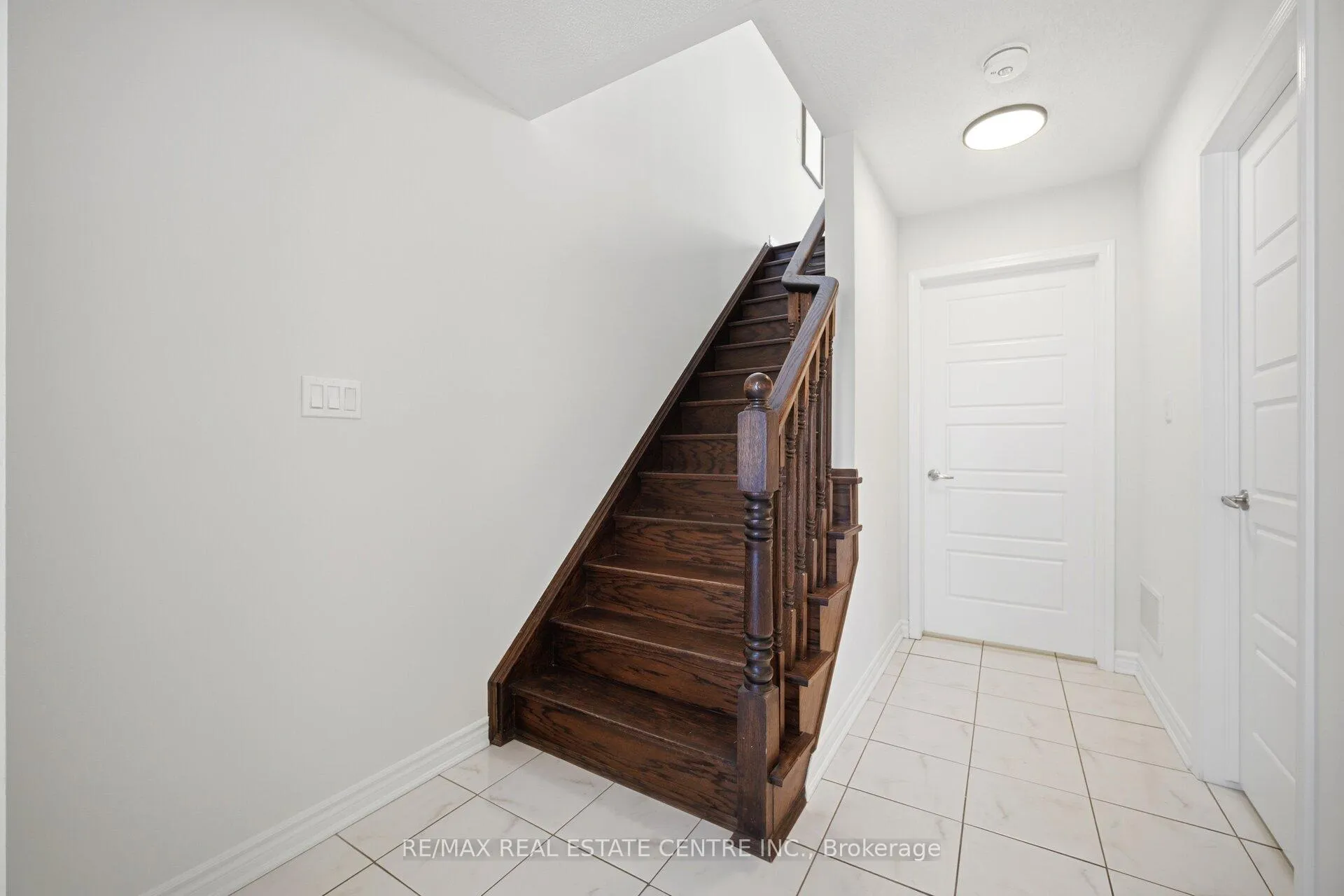 Photo 12 of Unit 165, 1000 Asleton Boulevard, Milton, Willmott — HOMEH