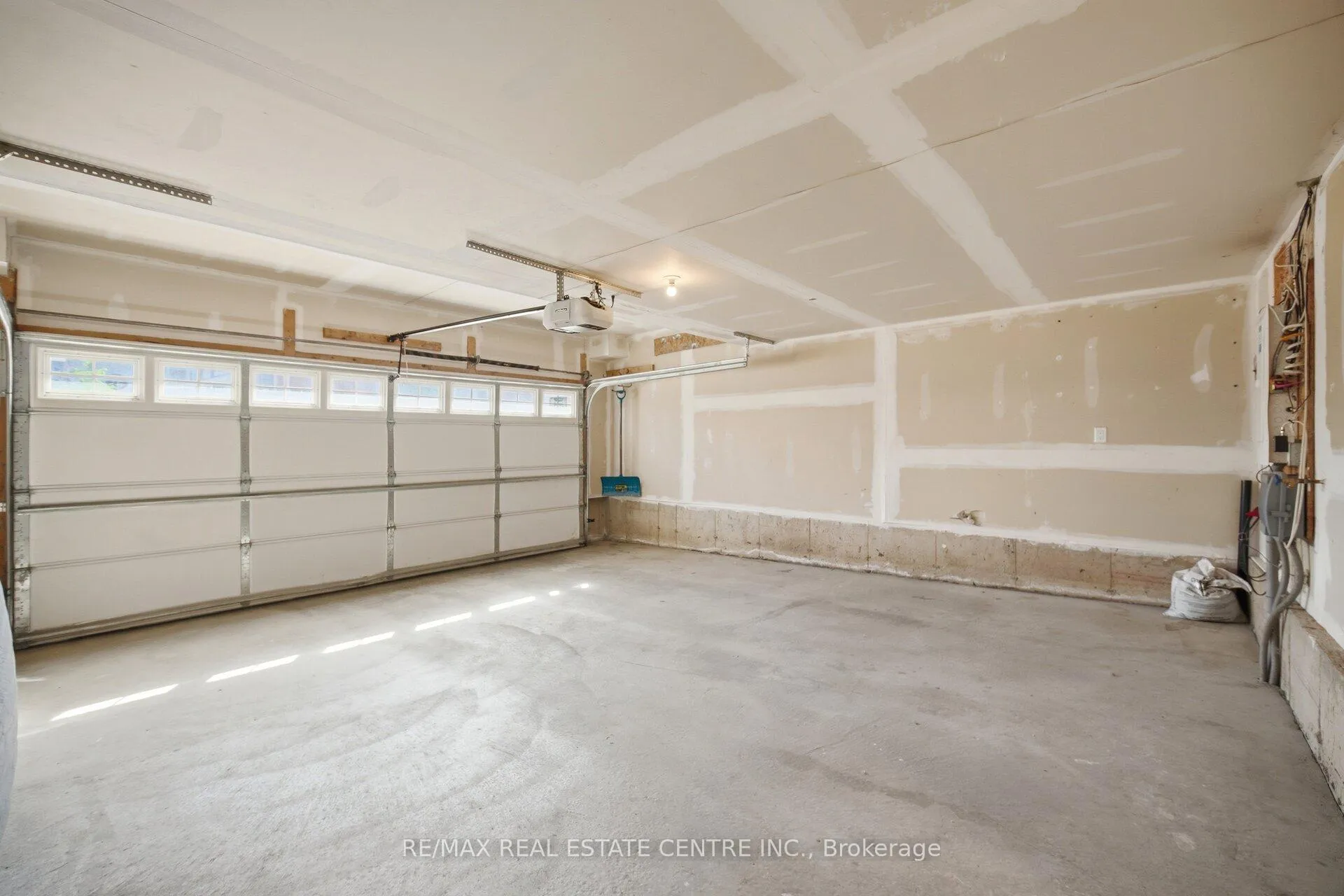 Photo 44 of Unit 165, 1000 Asleton Boulevard, Milton, Willmott — HOMEH