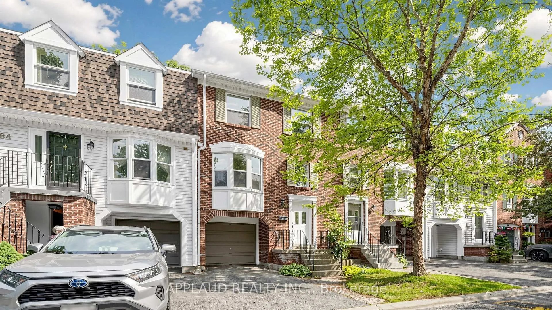 Photo 2 of 82 Confederation Way, Markham, Thornhill — HOMEH
