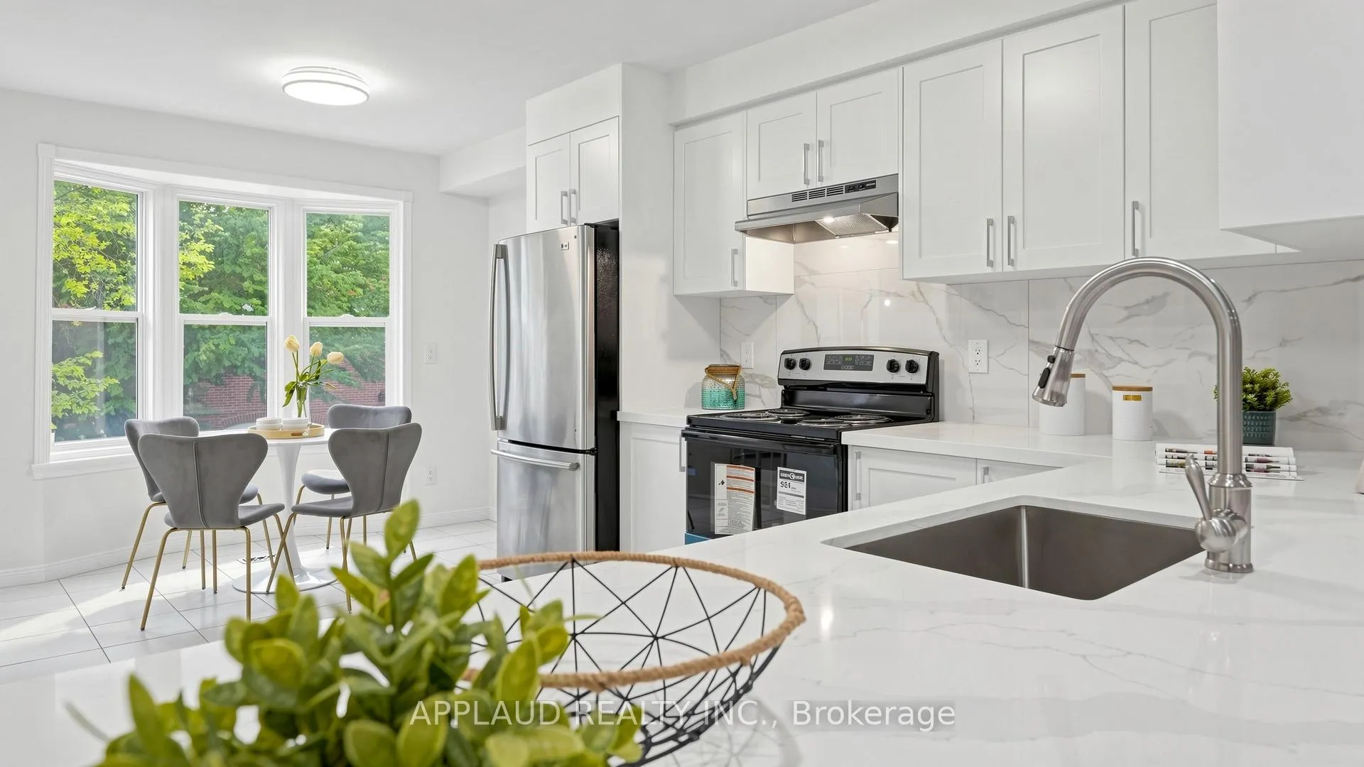 Photo 4 of 82 Confederation Way, Markham, Thornhill — HOMEH