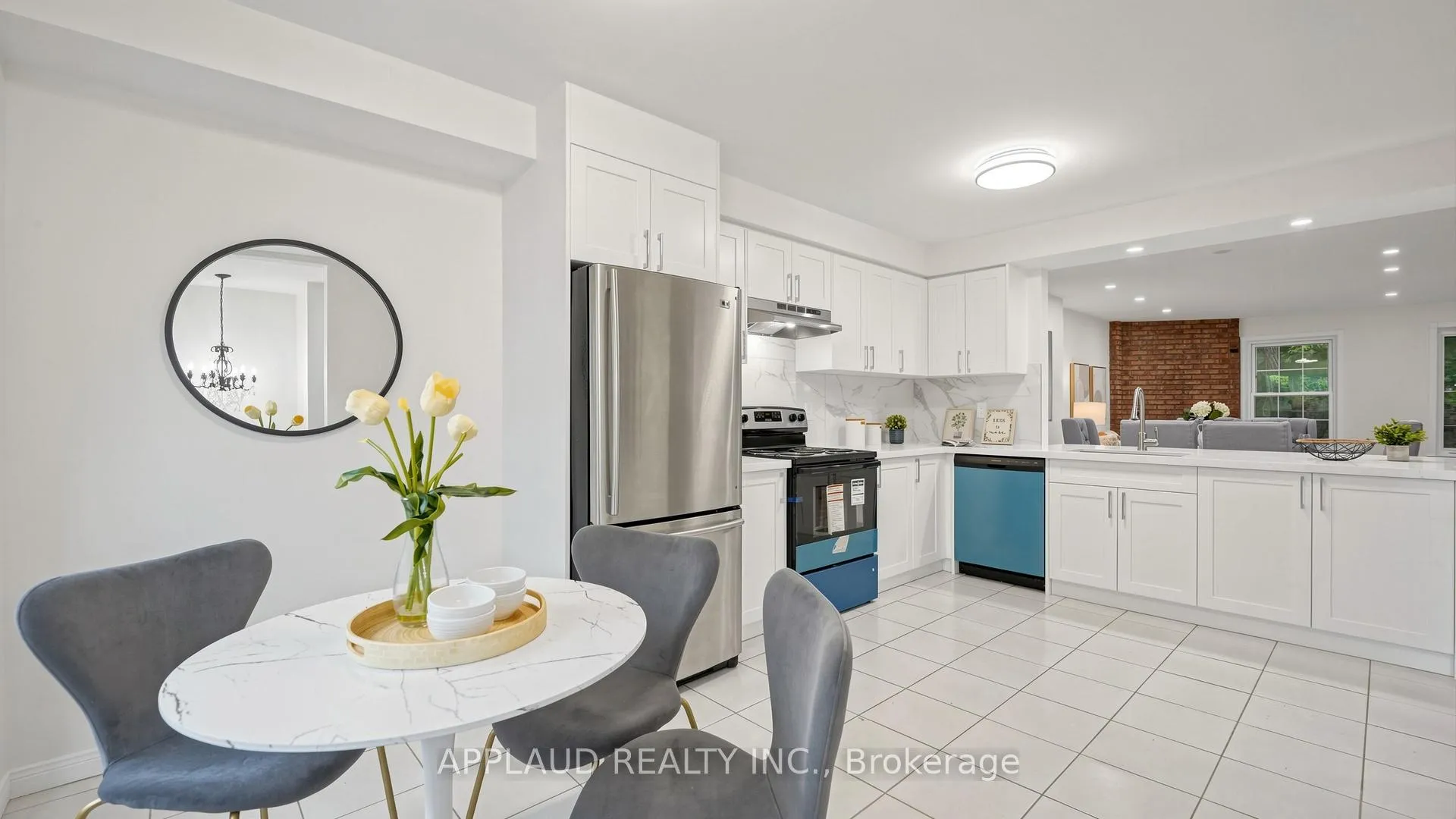 Photo 5 of 82 Confederation Way, Markham, Thornhill — HOMEH