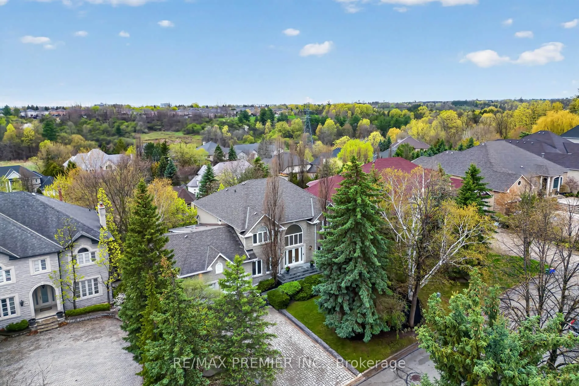 Photo 2 of 46 Deerchase Circle, Vaughan, Islington Woods — HOMEH