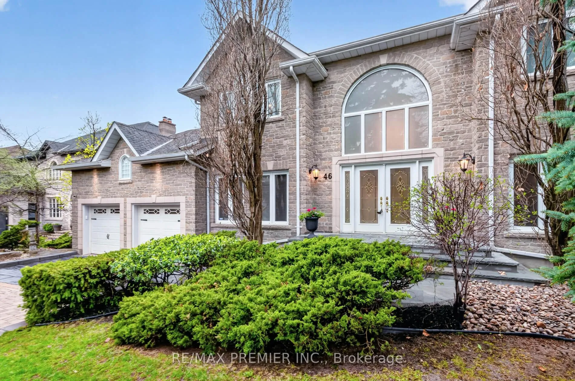 Photo 3 of 46 Deerchase Circle, Vaughan, Islington Woods — HOMEH