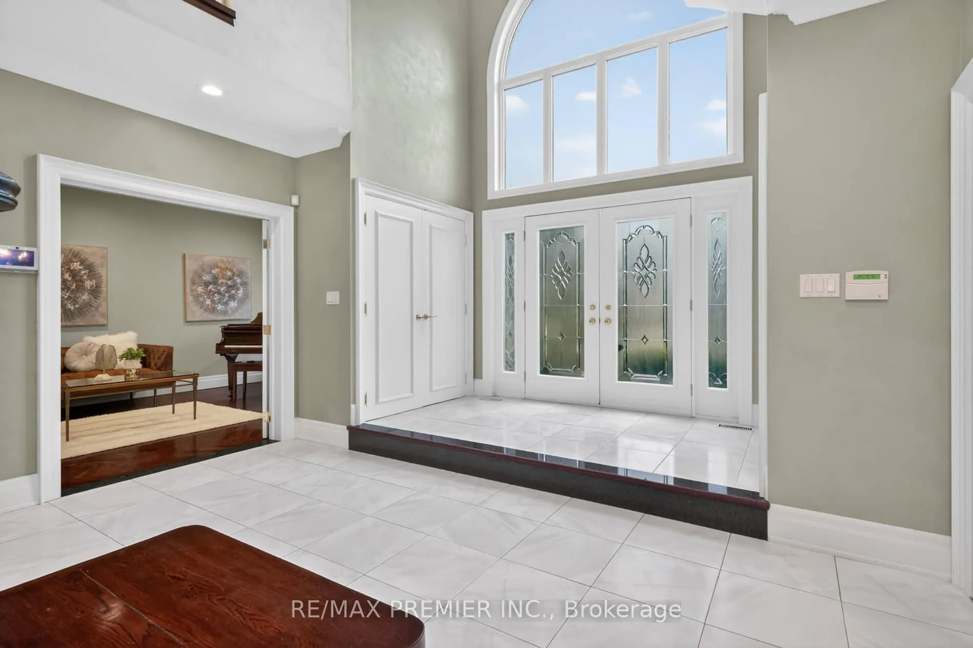 Photo 4 of 46 Deerchase Circle, Vaughan, Islington Woods — HOMEH