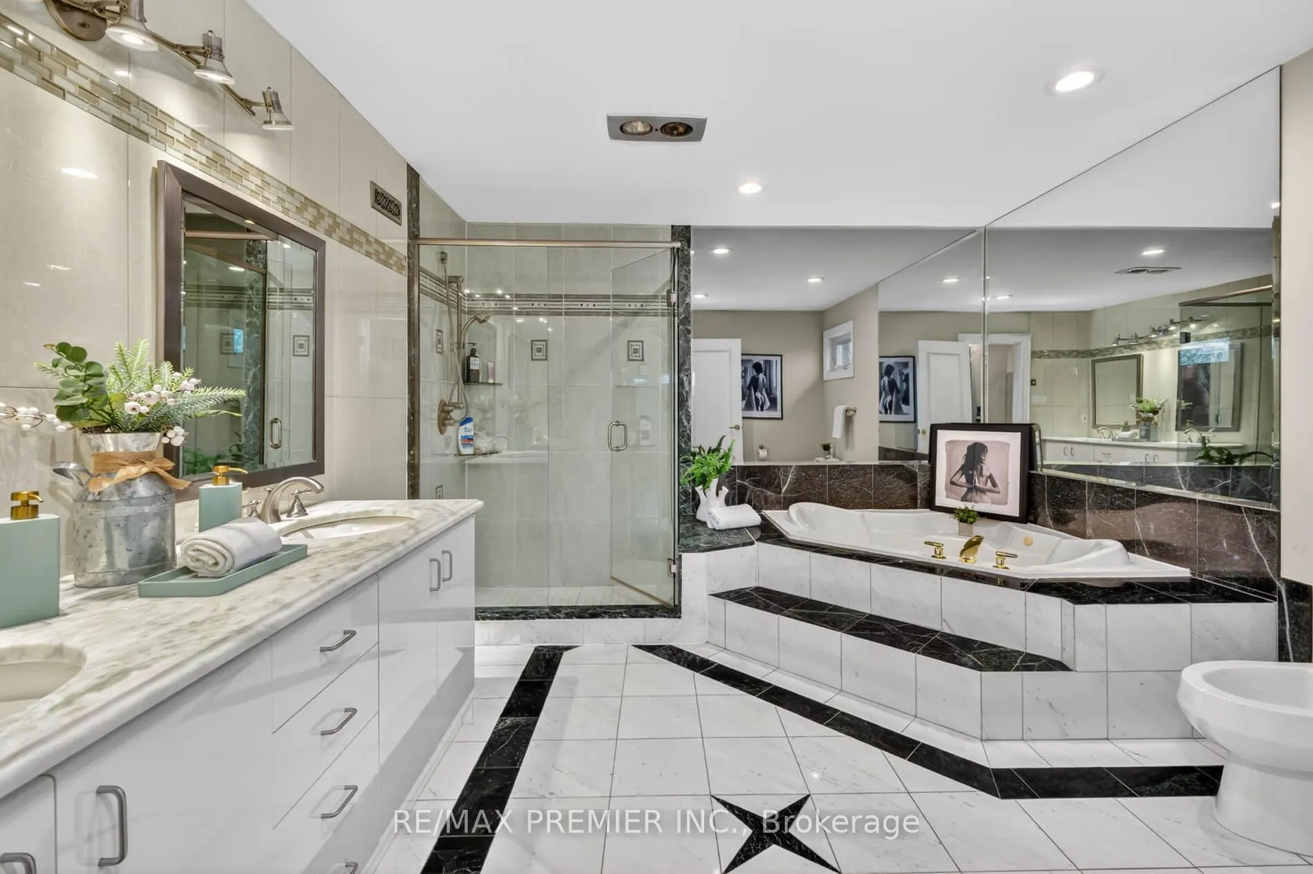 Photo 25 of 46 Deerchase Circle, Vaughan, Islington Woods — HOMEH