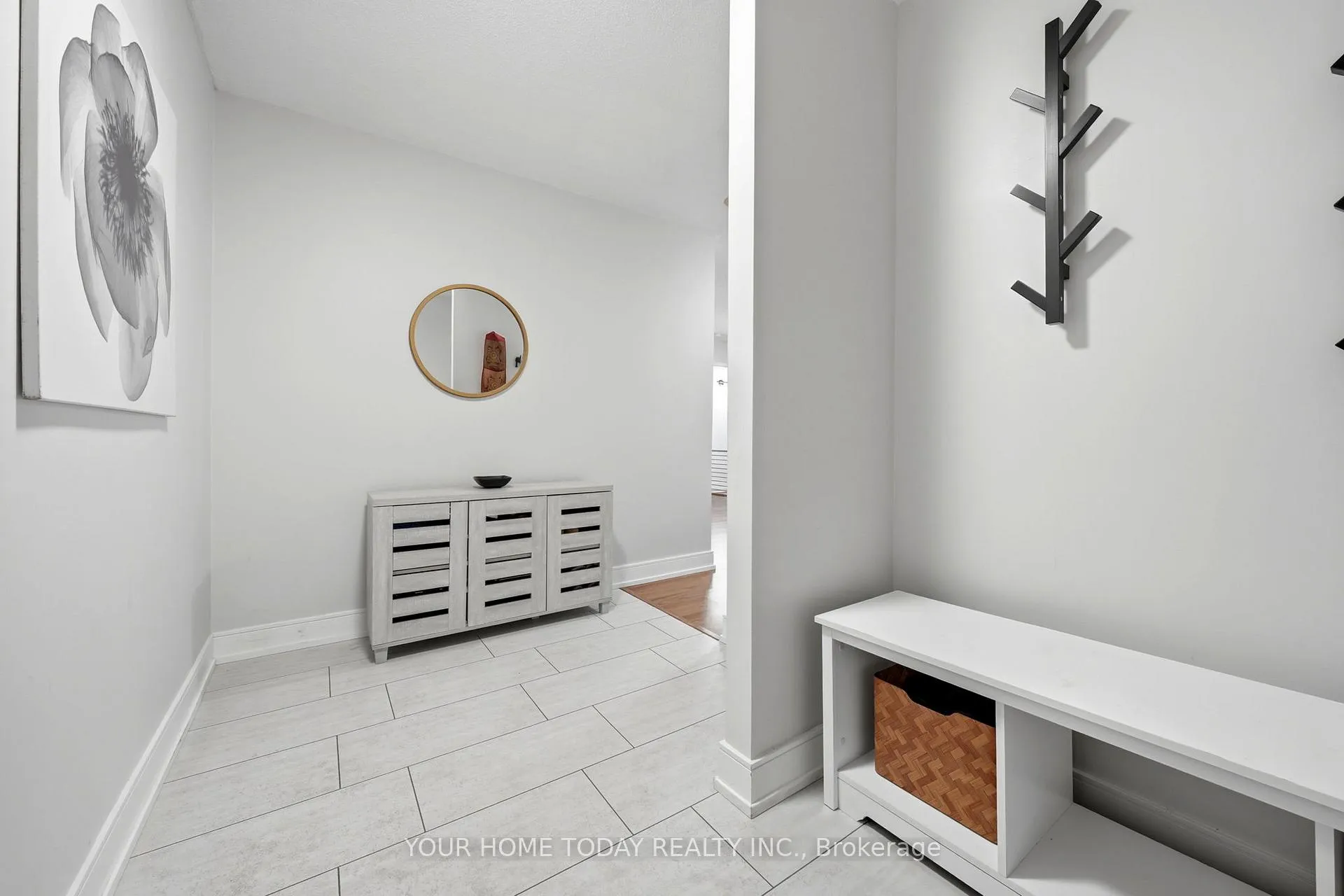 Photo 2 of Unit 201, 20 McFarlane Drive, Halton Hills, Georgetown — HOMEH