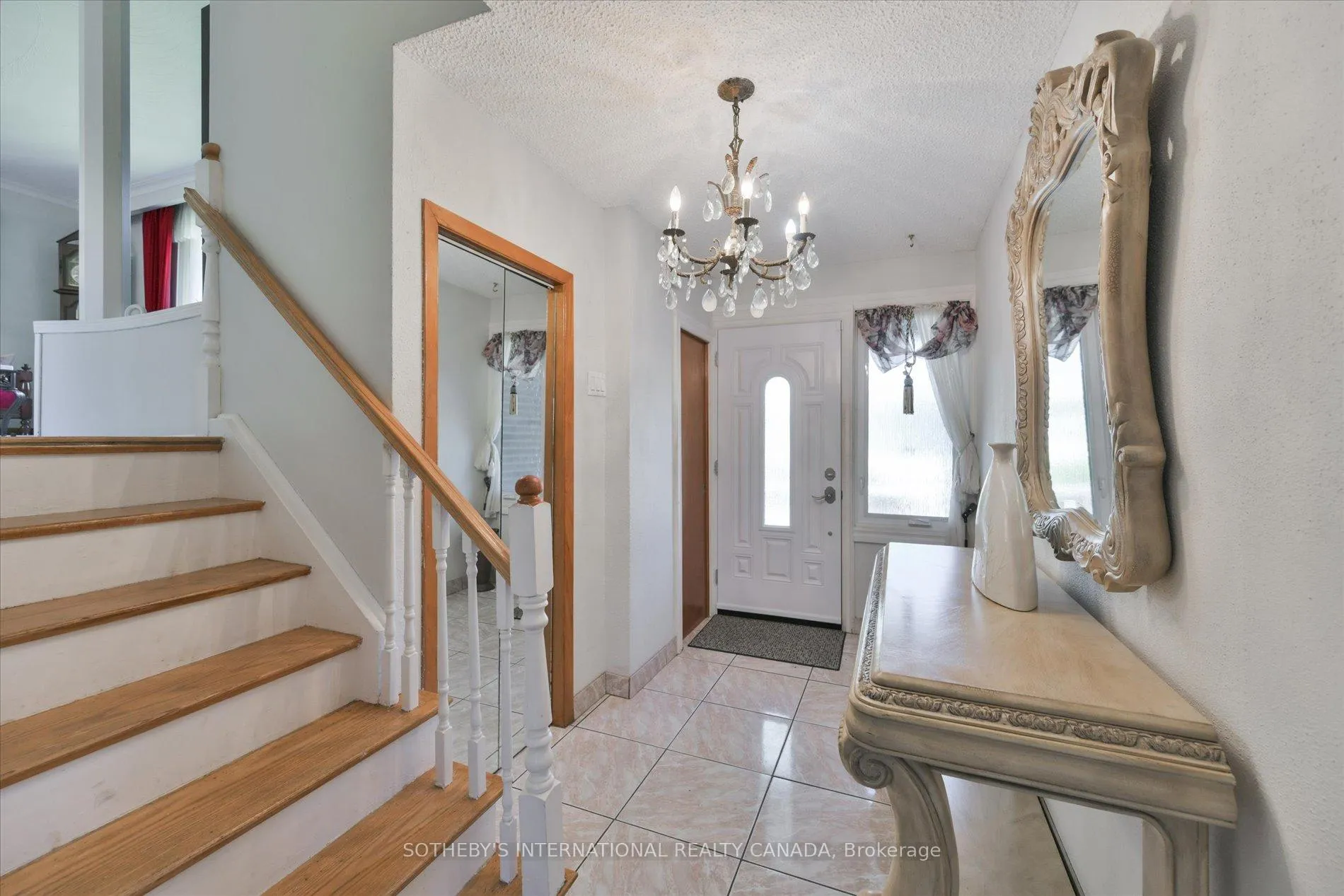 Photo 5 of 283 Derrydown Road, North York, York University Heights — HOMEH