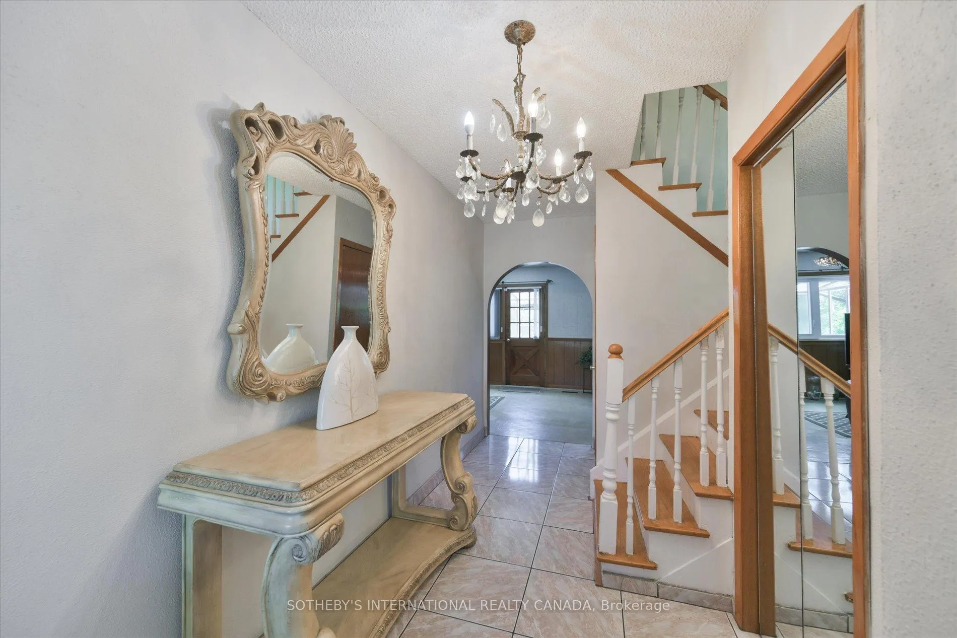 Photo 6 of 283 Derrydown Road, North York, York University Heights — HOMEH