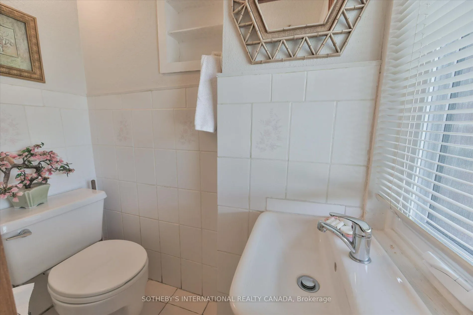 Photo 11 of 283 Derrydown Road, North York, York University Heights — HOMEH