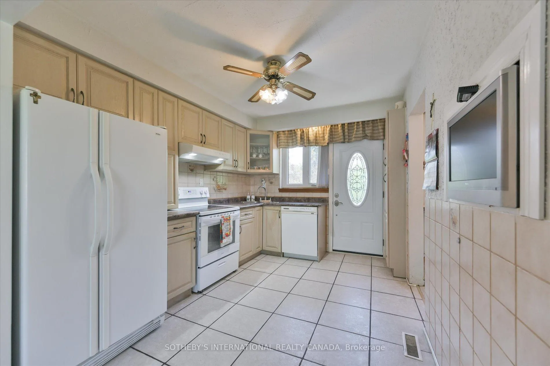 Photo 13 of 283 Derrydown Road, North York, York University Heights — HOMEH
