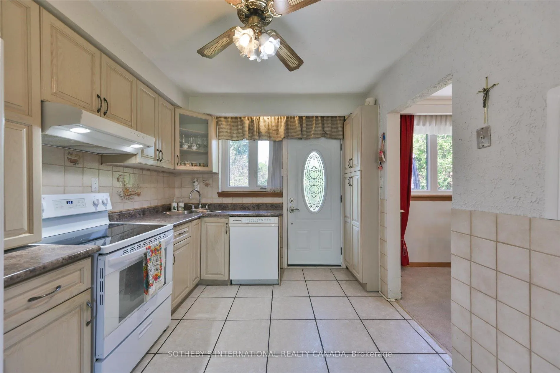 Photo 15 of 283 Derrydown Road, North York, York University Heights — HOMEH