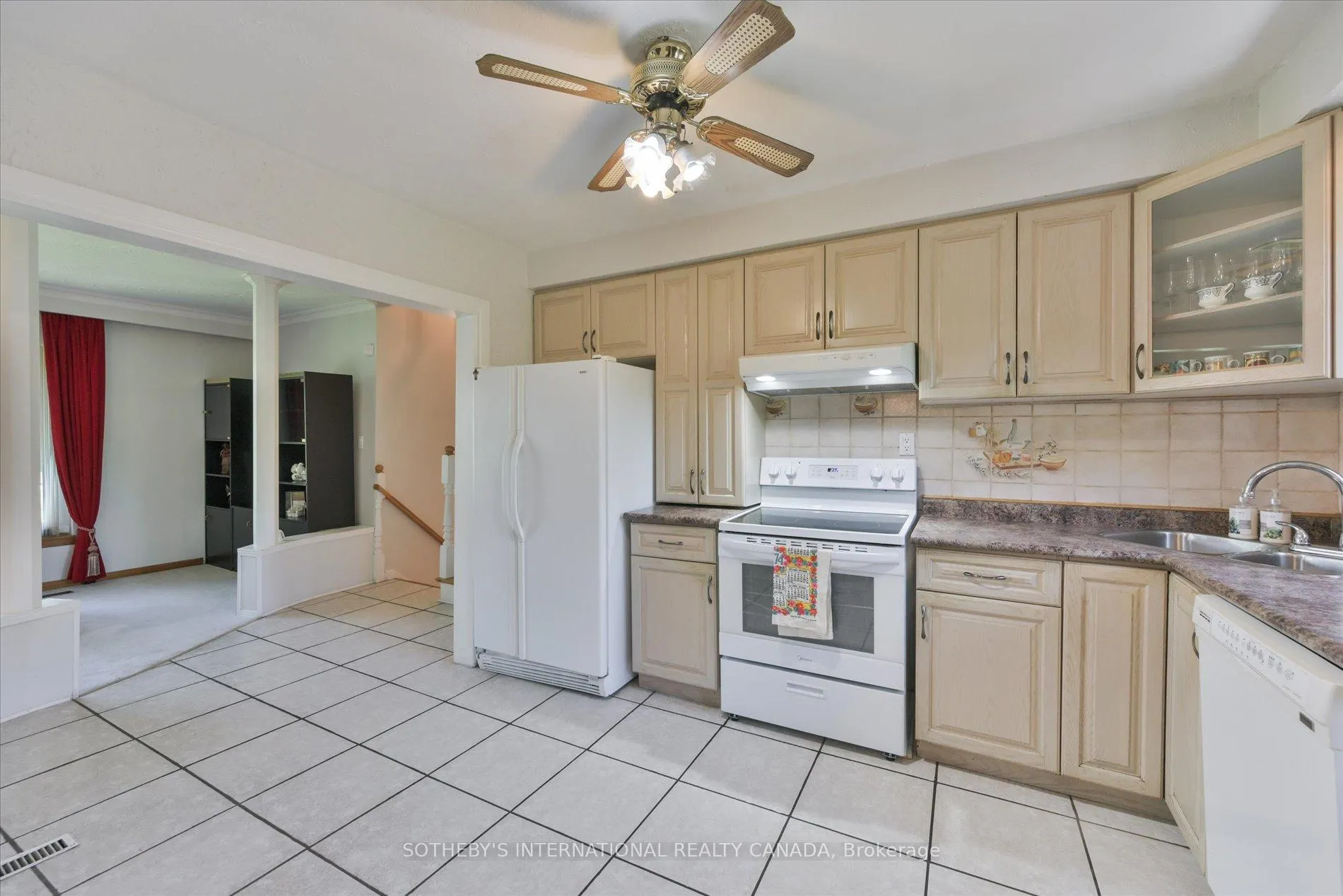 Photo 16 of 283 Derrydown Road, North York, York University Heights — HOMEH