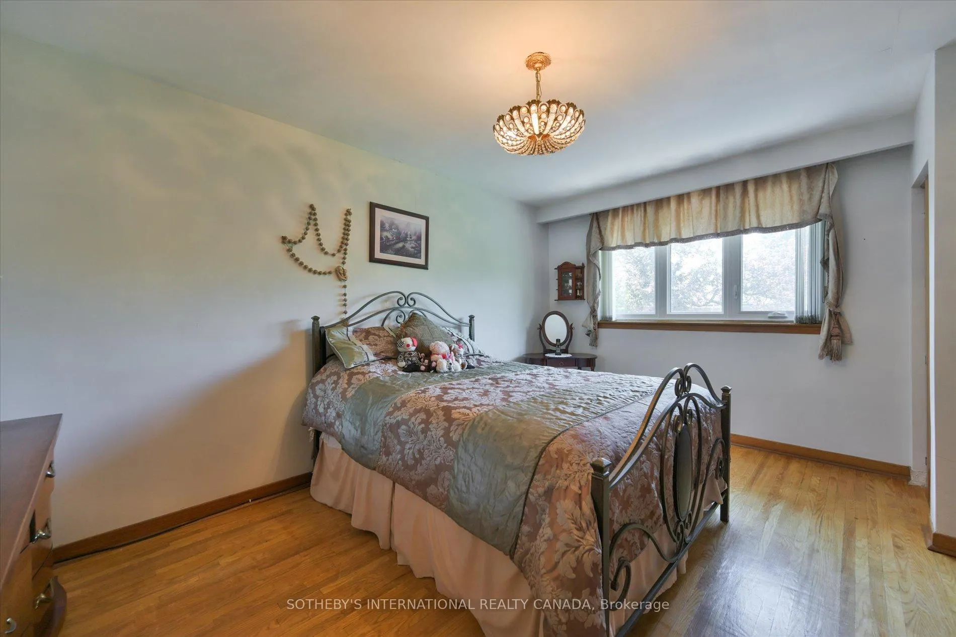 Photo 24 of 283 Derrydown Road, North York, York University Heights — HOMEH