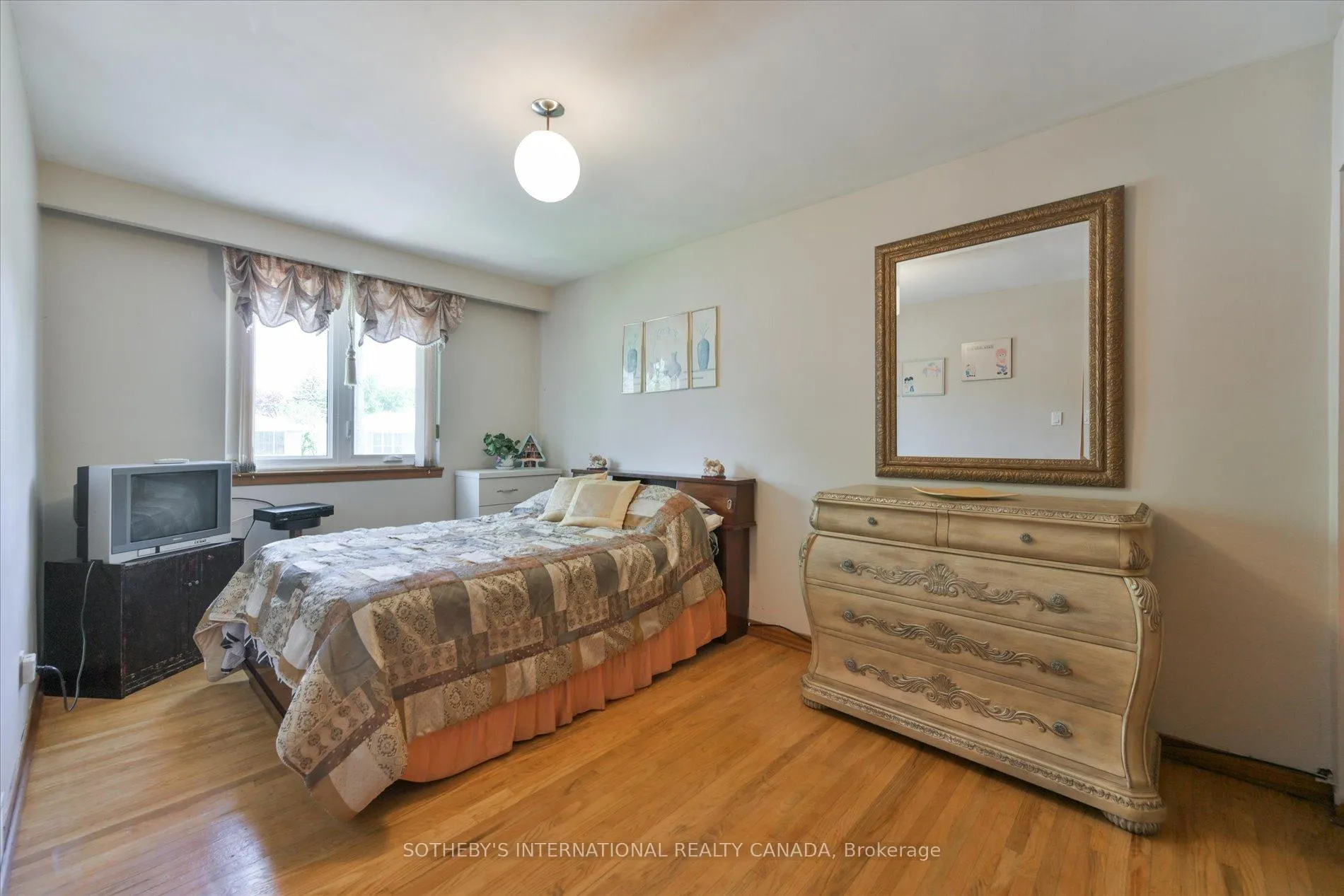 Photo 26 of 283 Derrydown Road, North York, York University Heights — HOMEH