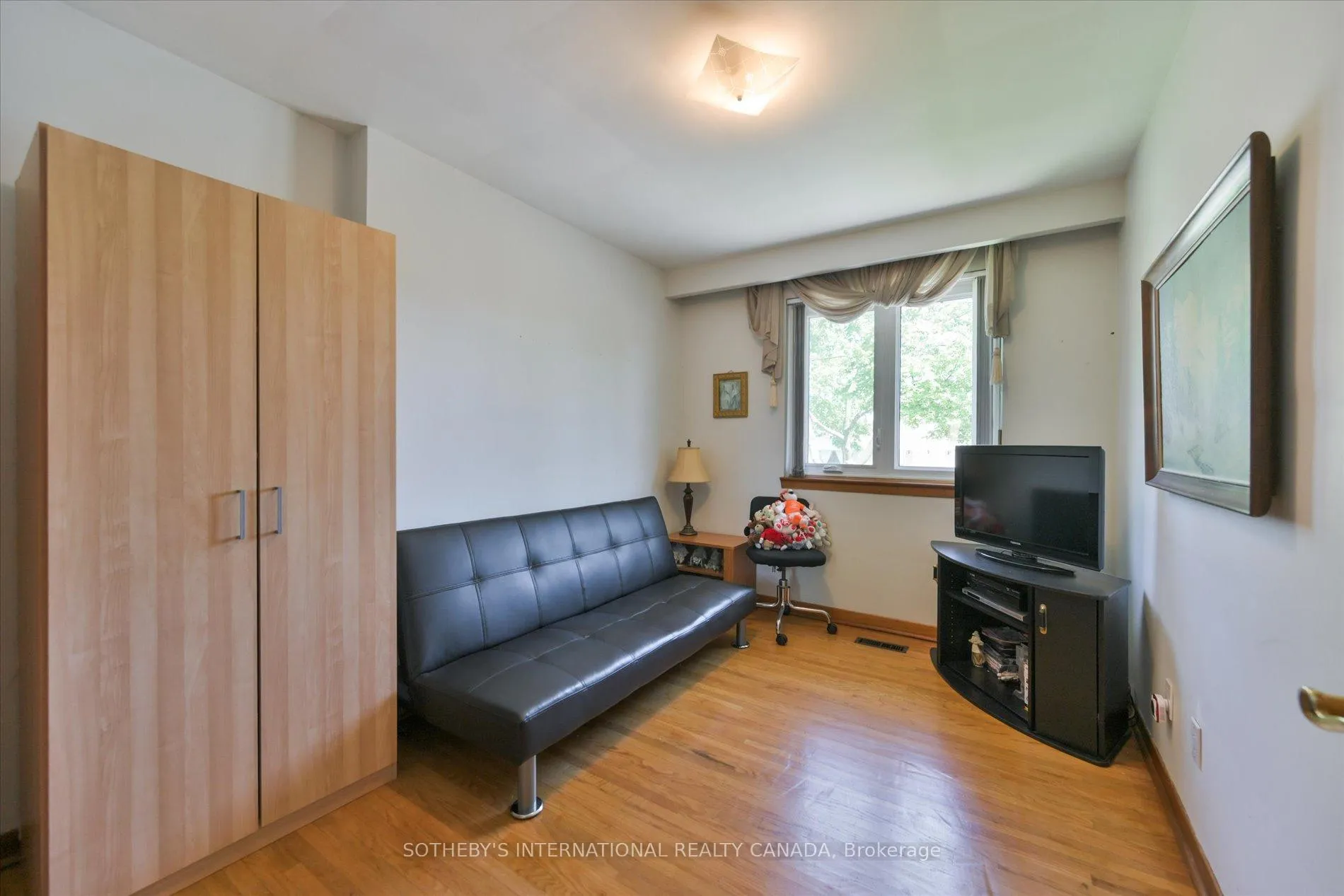 Photo 27 of 283 Derrydown Road, North York, York University Heights — HOMEH