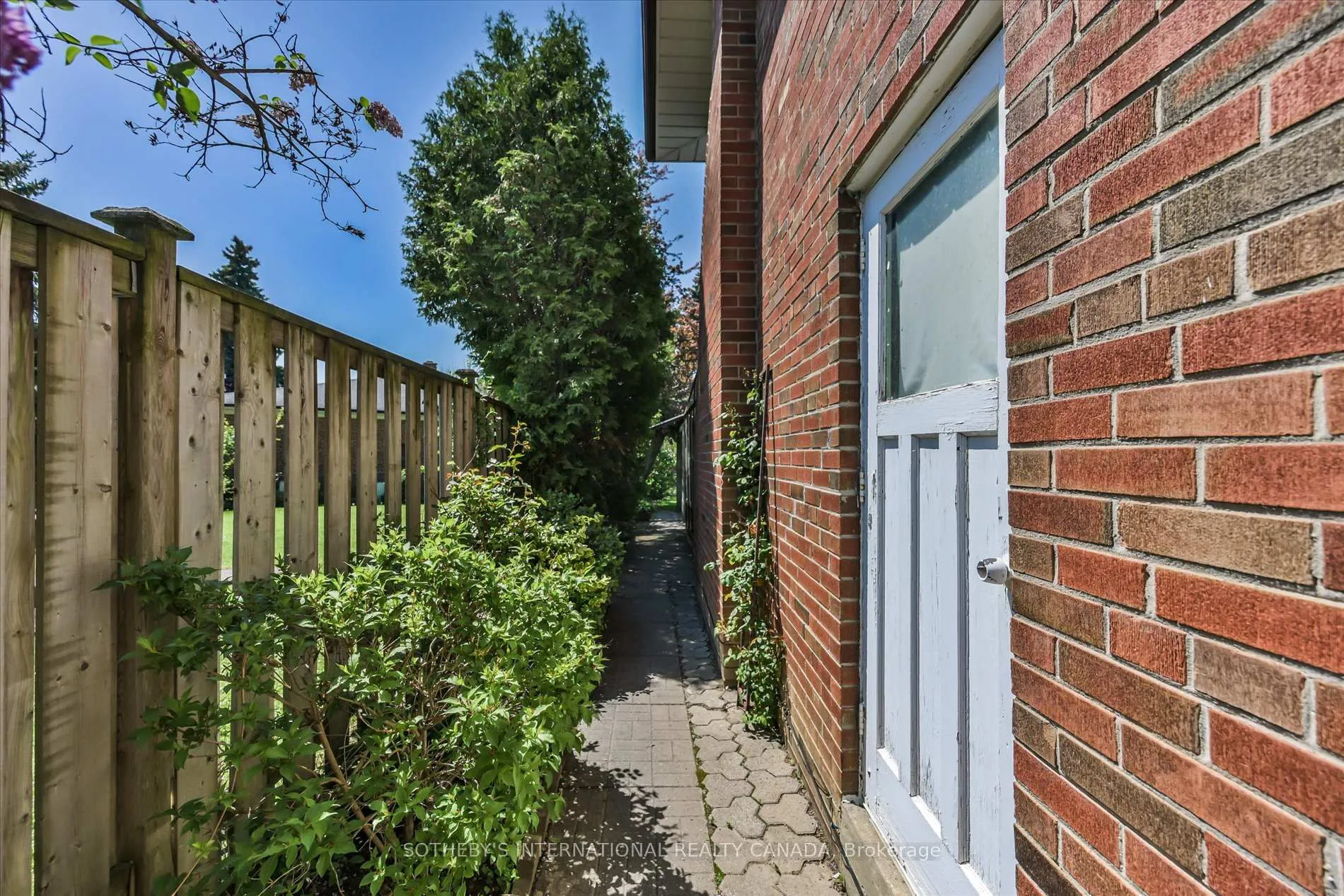Photo 35 of 283 Derrydown Road, North York, York University Heights — HOMEH