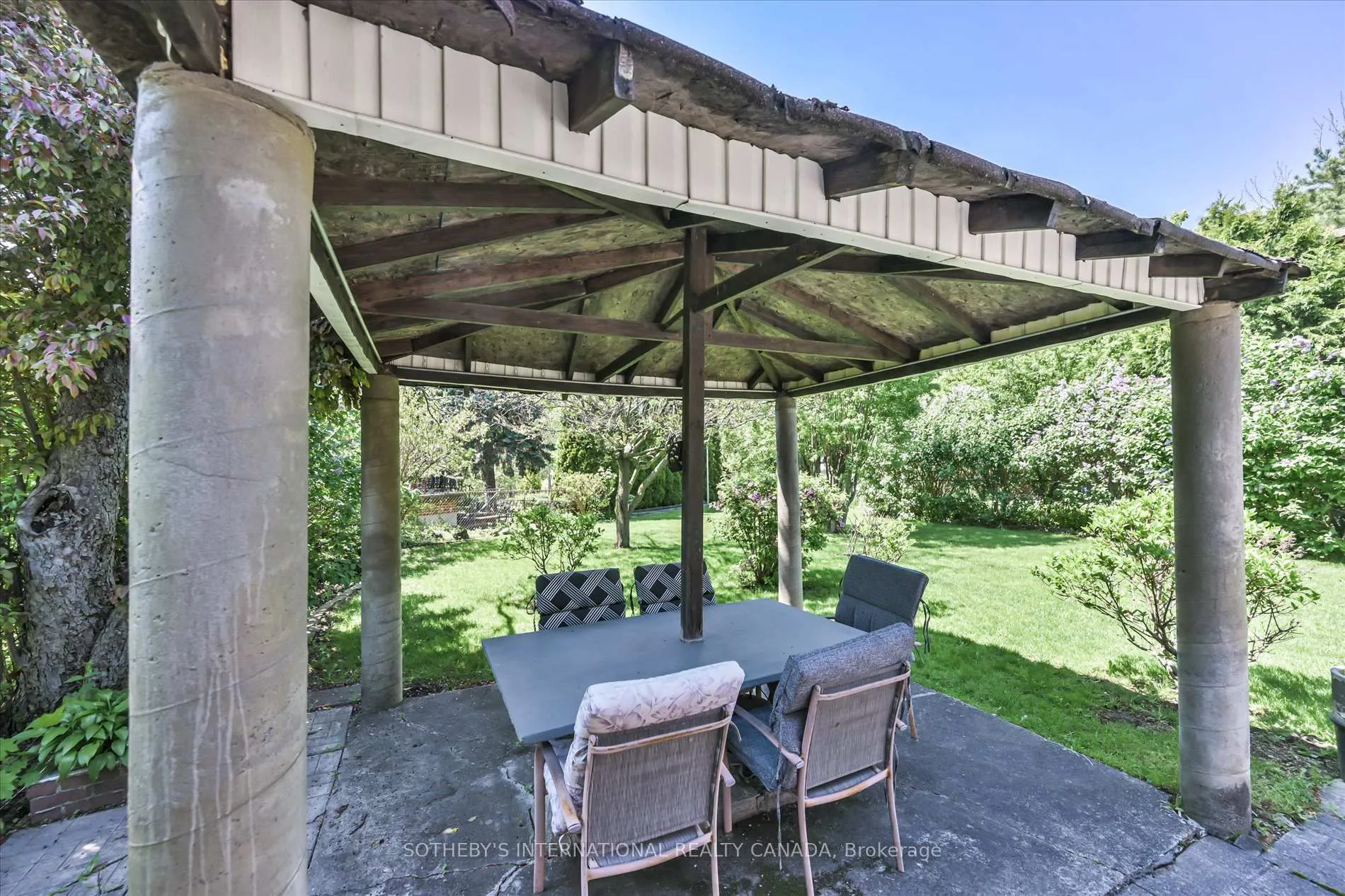 Photo 39 of 283 Derrydown Road, North York, York University Heights — HOMEH