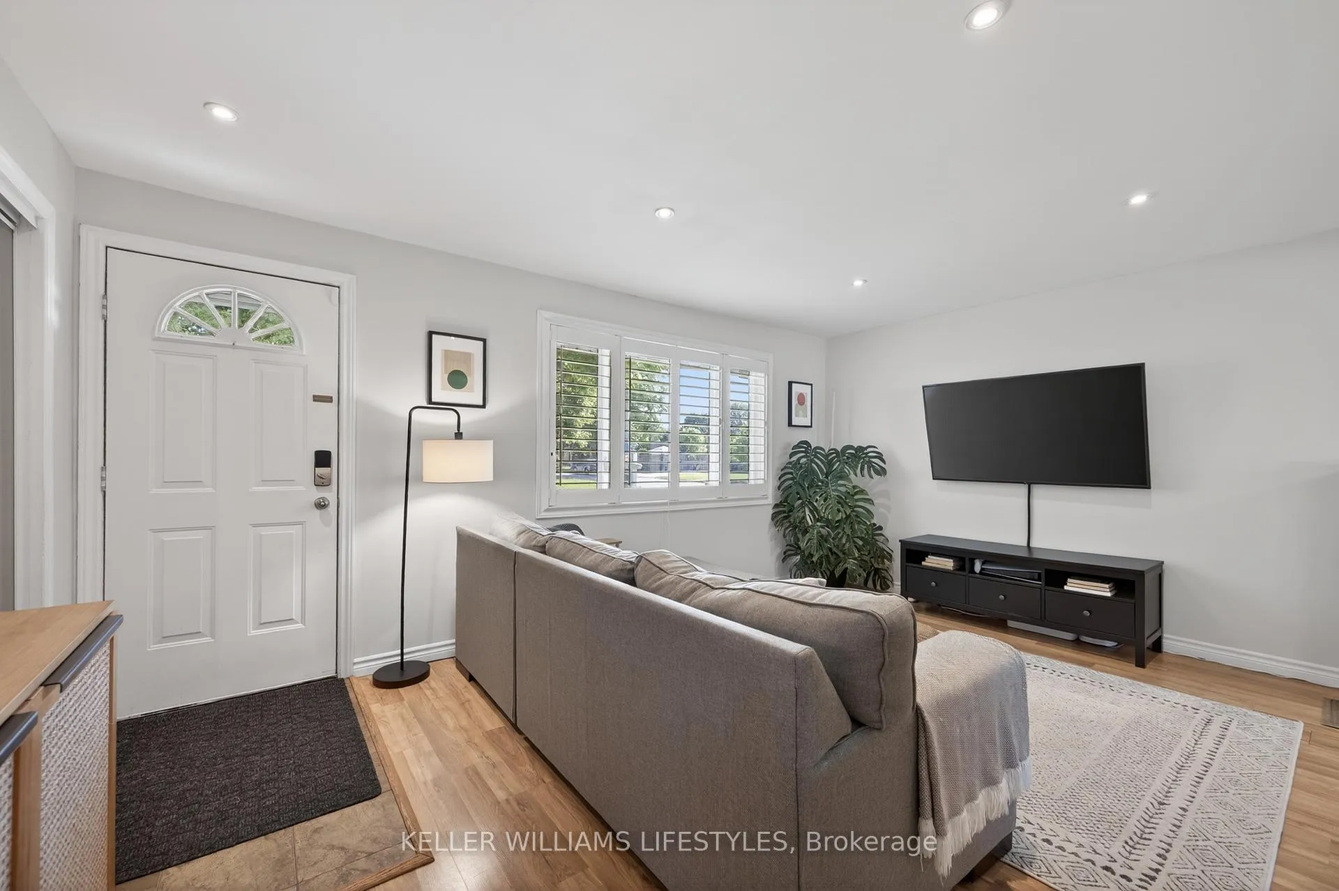 Photo 7 of 3 Baffin Place, London, East I — HOMEH