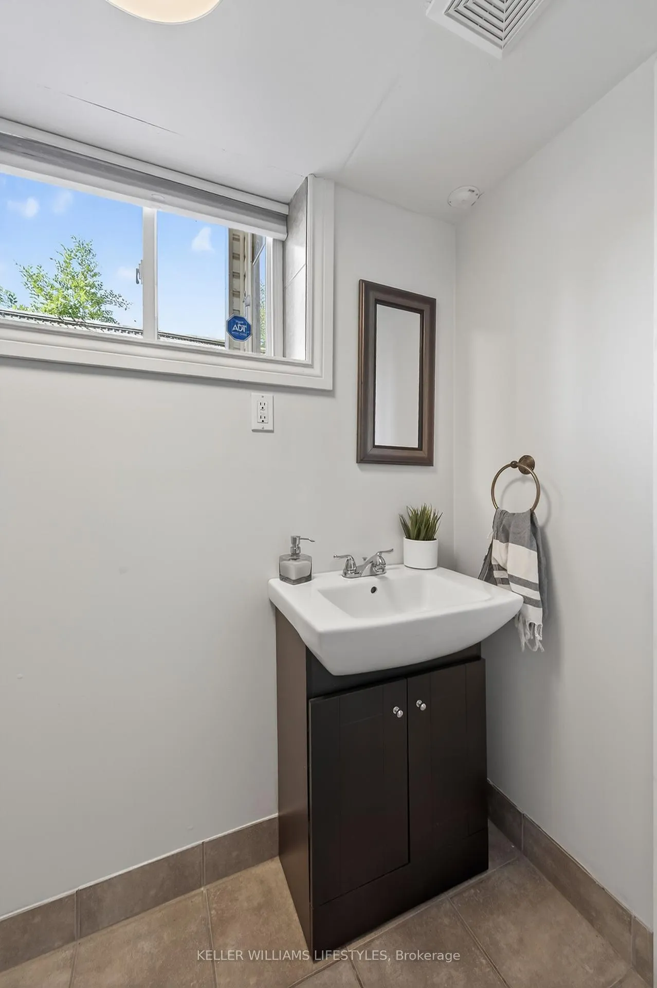 Photo 26 of 3 Baffin Place, London, East I — HOMEH