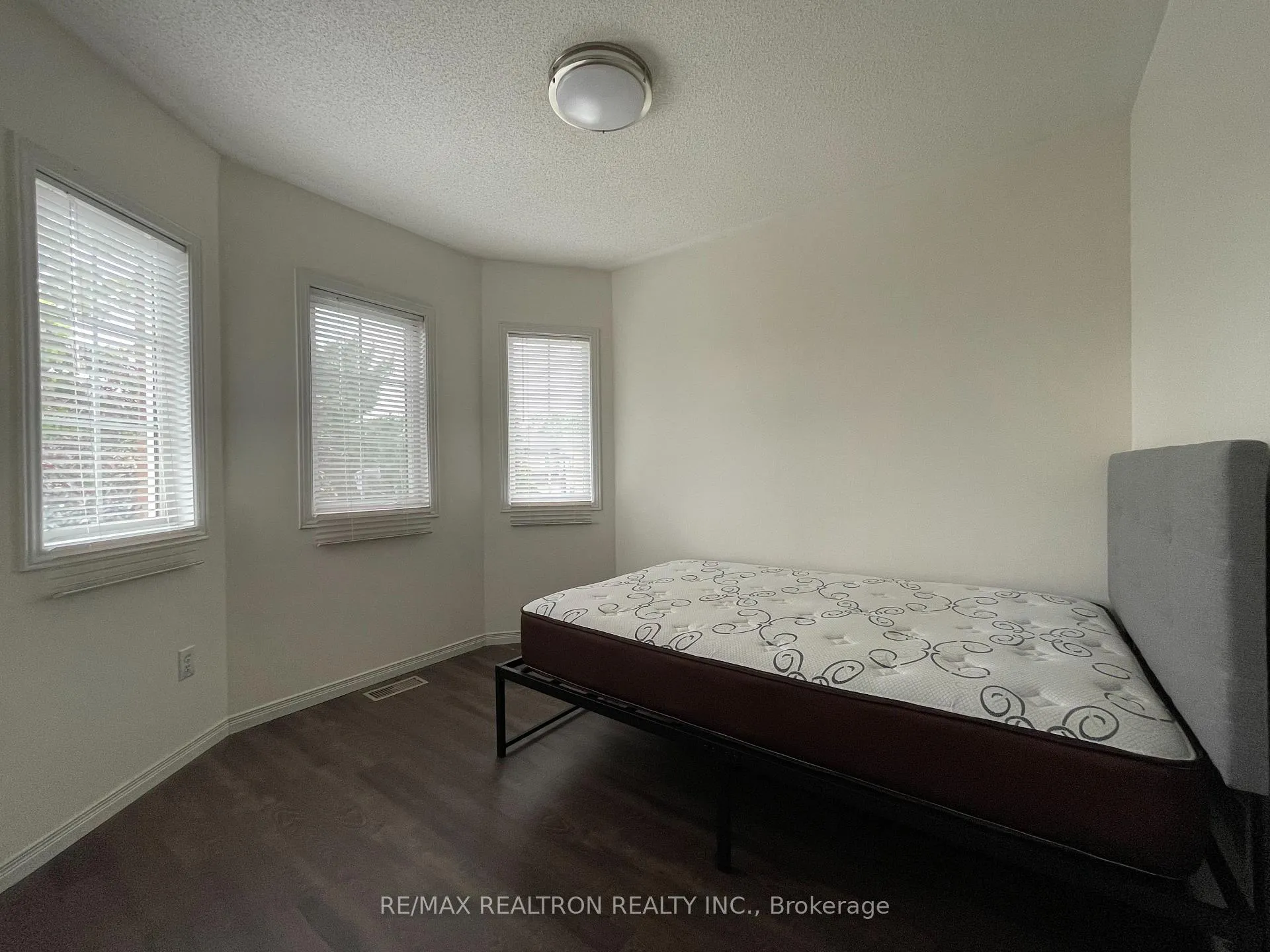Photo 12 of 381 Coachwhip Trail, Newmarket, Woodland Hill — HOMEH