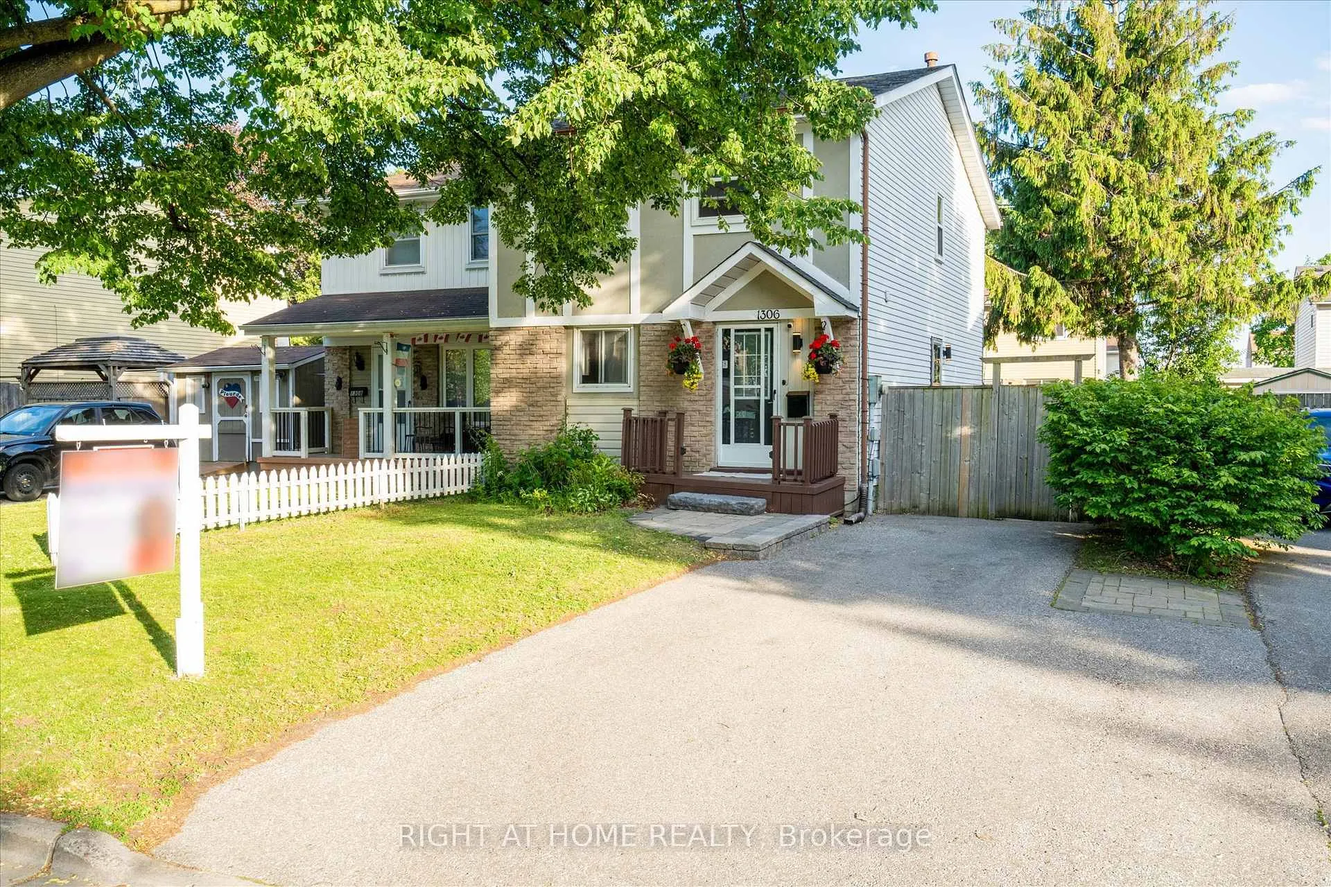 Front of 1306 Fenelon Crescent
