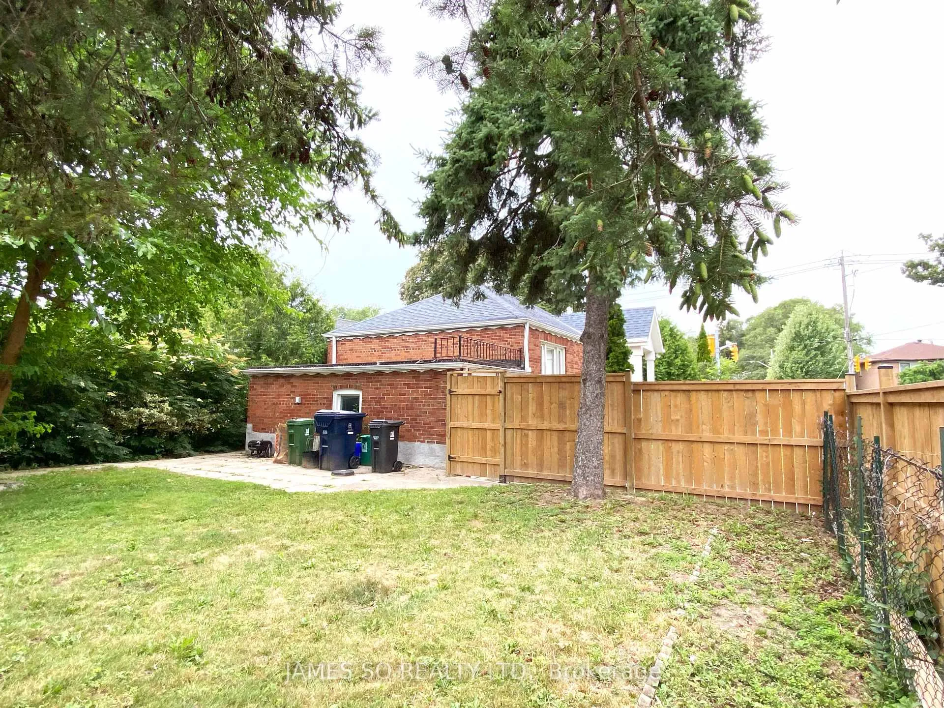 Photo 2 of 631 O'Connor Drive, Toronto, East York — HOMEH