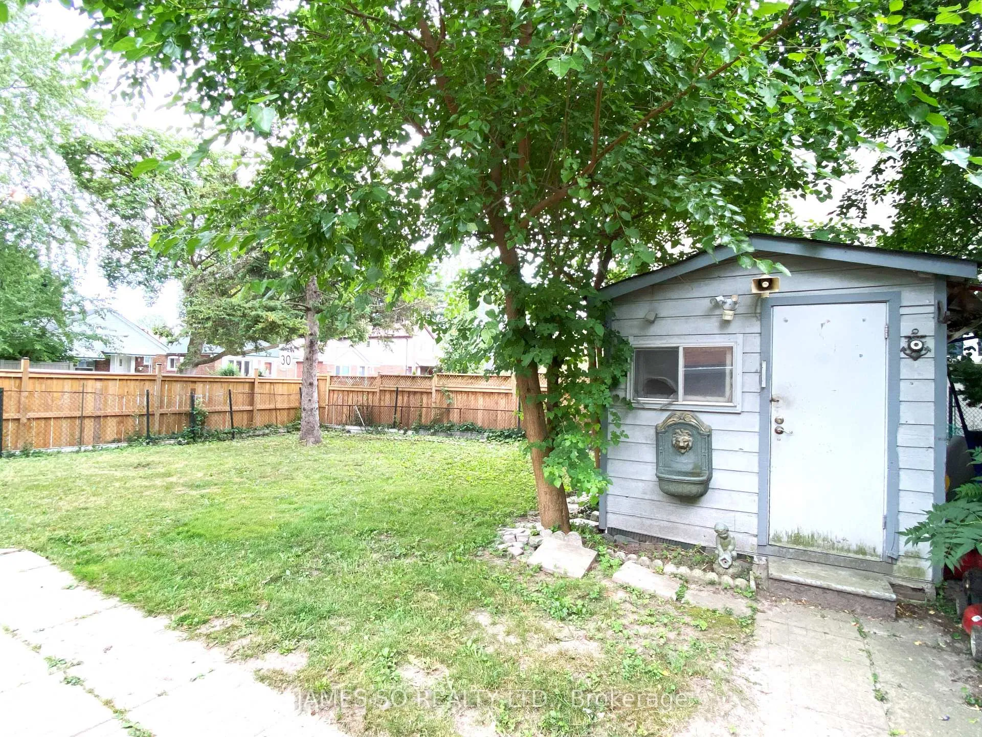 Photo 3 of 631 O'Connor Drive, Toronto, East York — HOMEH
