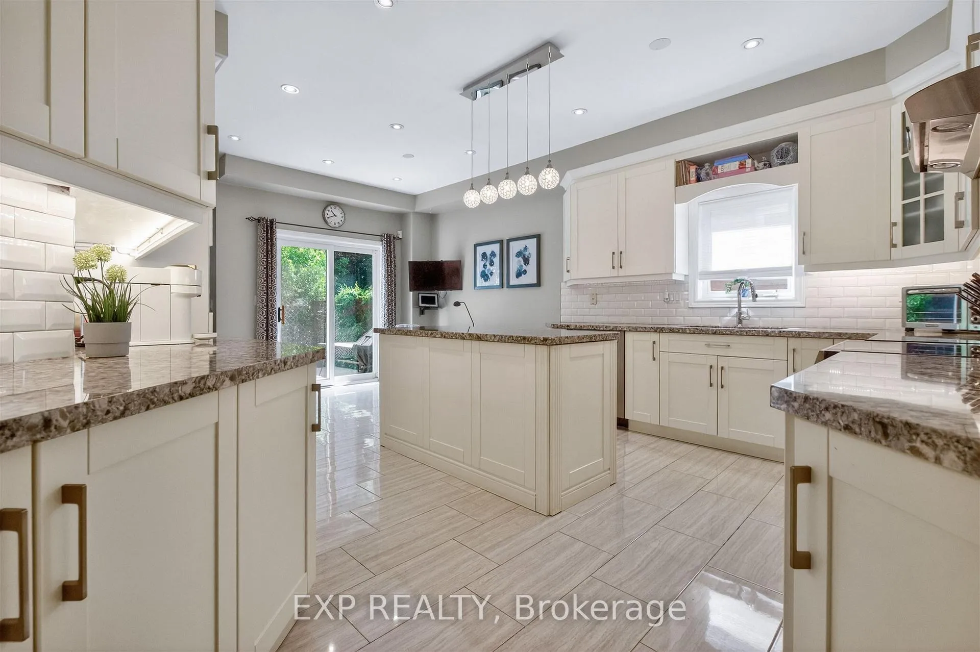 Photo 9 of 82 Castelli Court, Caledon, Bolton North — HOMEH