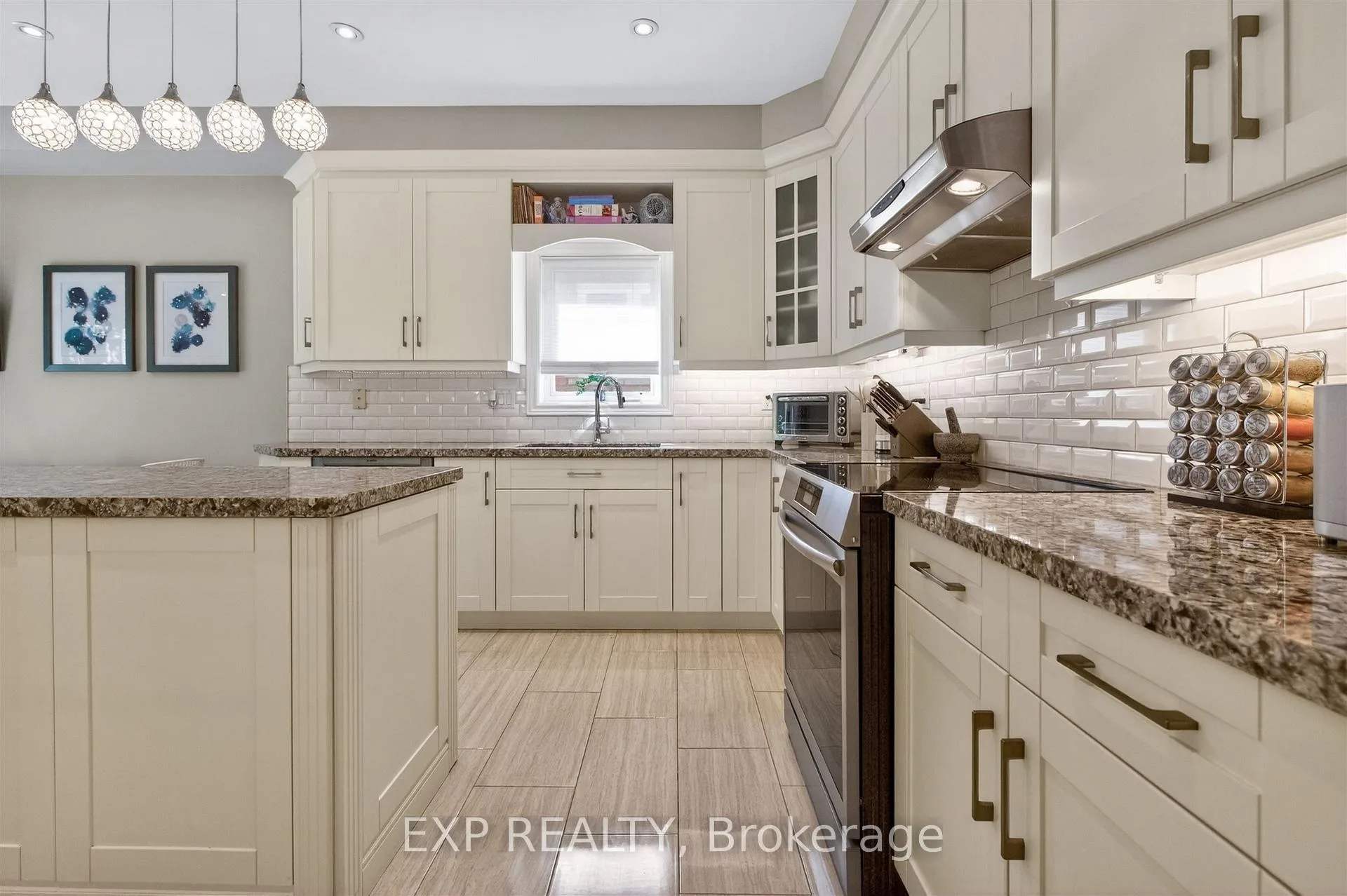 Photo 10 of 82 Castelli Court, Caledon, Bolton North — HOMEH