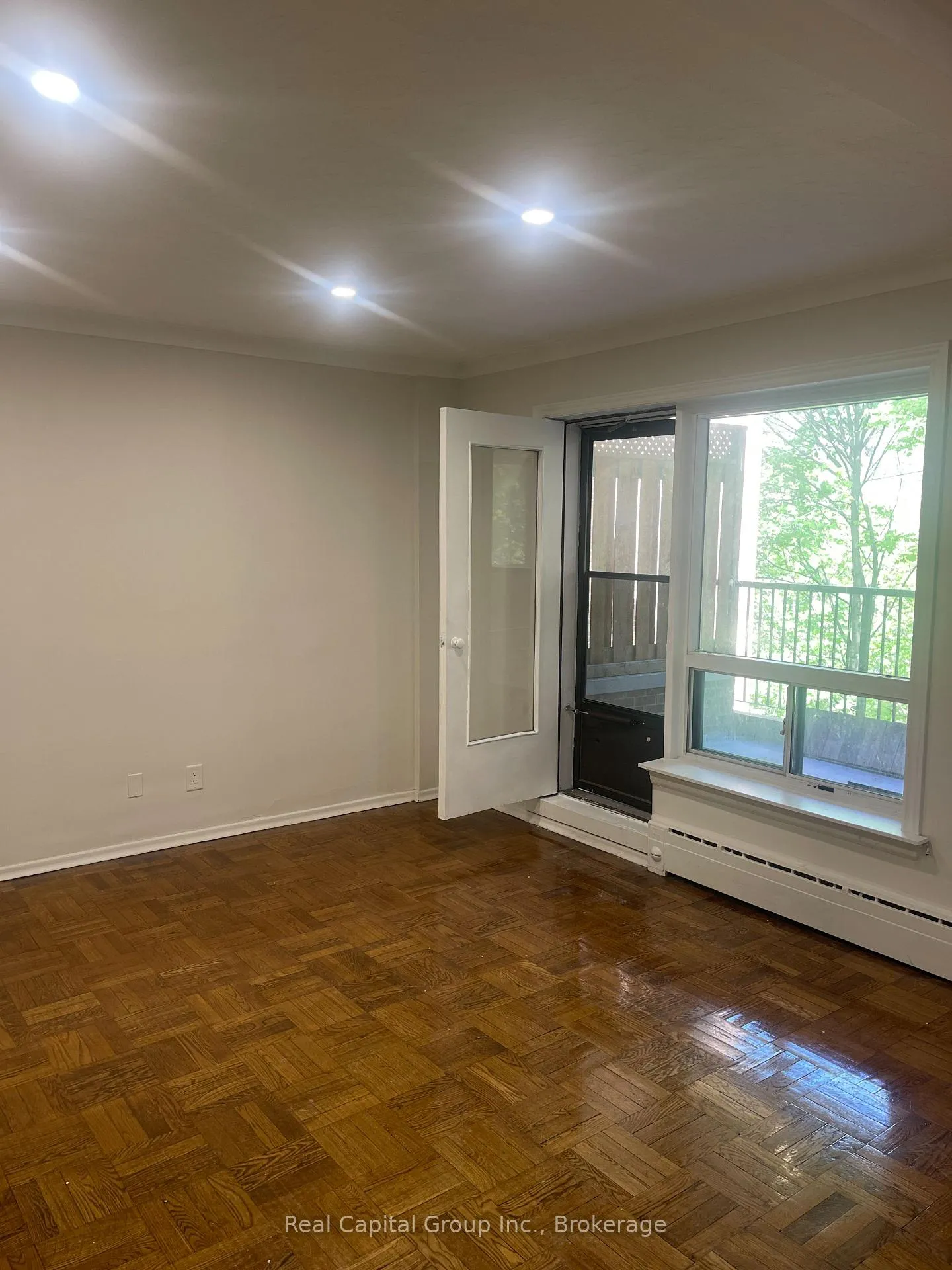 Photo 4 of Unit 304, 24 Shallmar Boulevard, Toronto, Forest Hill North — HOMEH