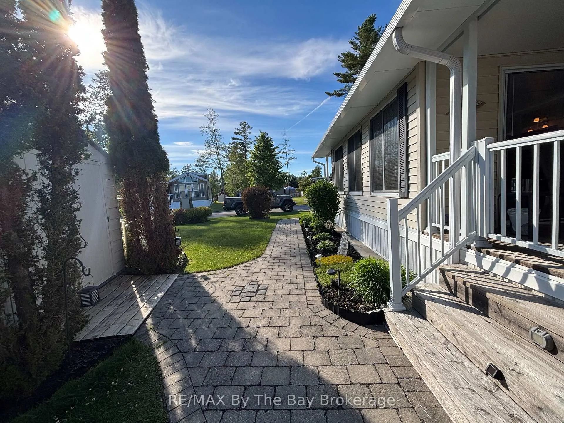 Photo 9 of 13 White Pines Trail, Wasaga Beach — HOMEH
