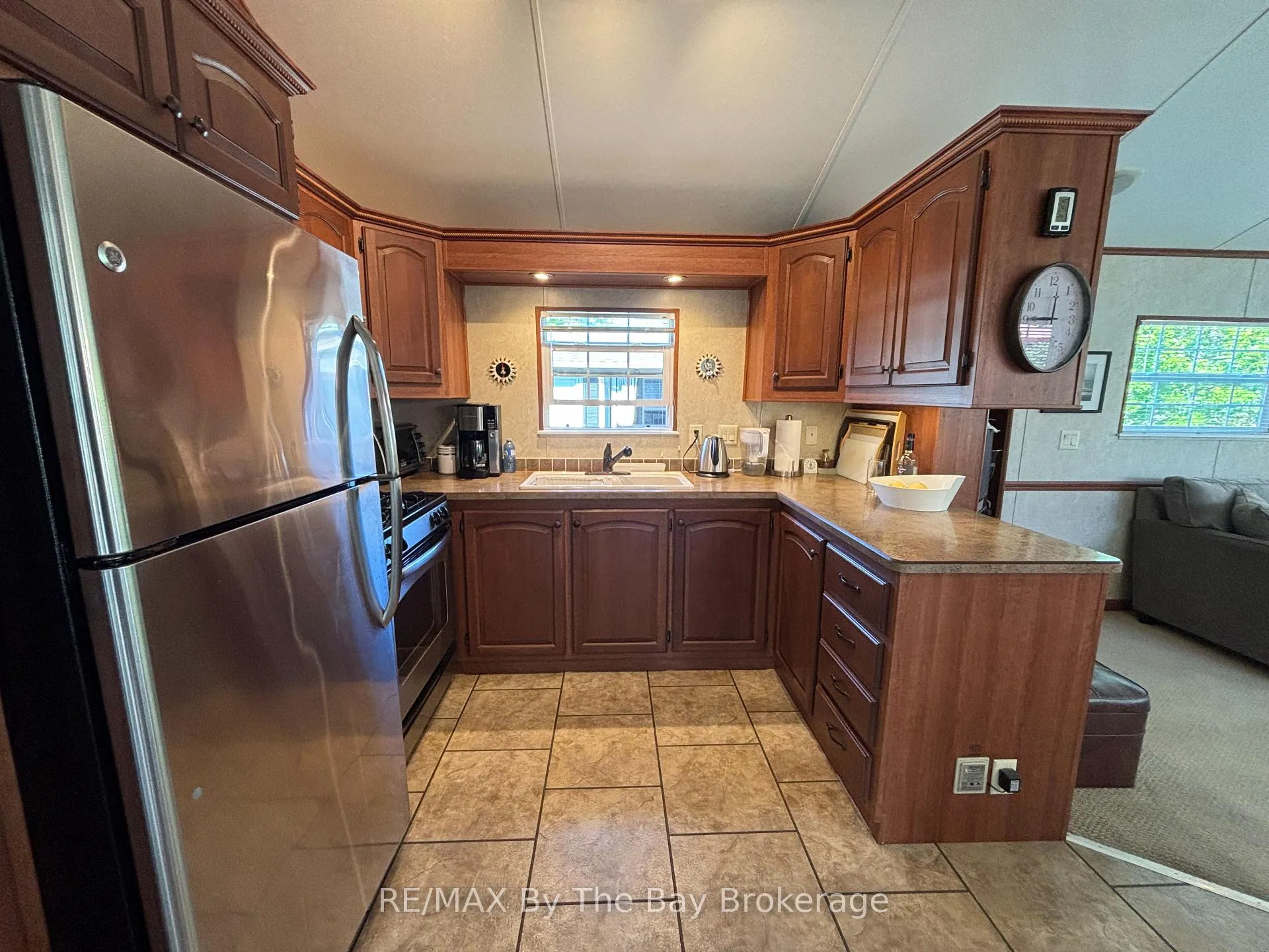 Photo 10 of 13 White Pines Trail, Wasaga Beach — HOMEH