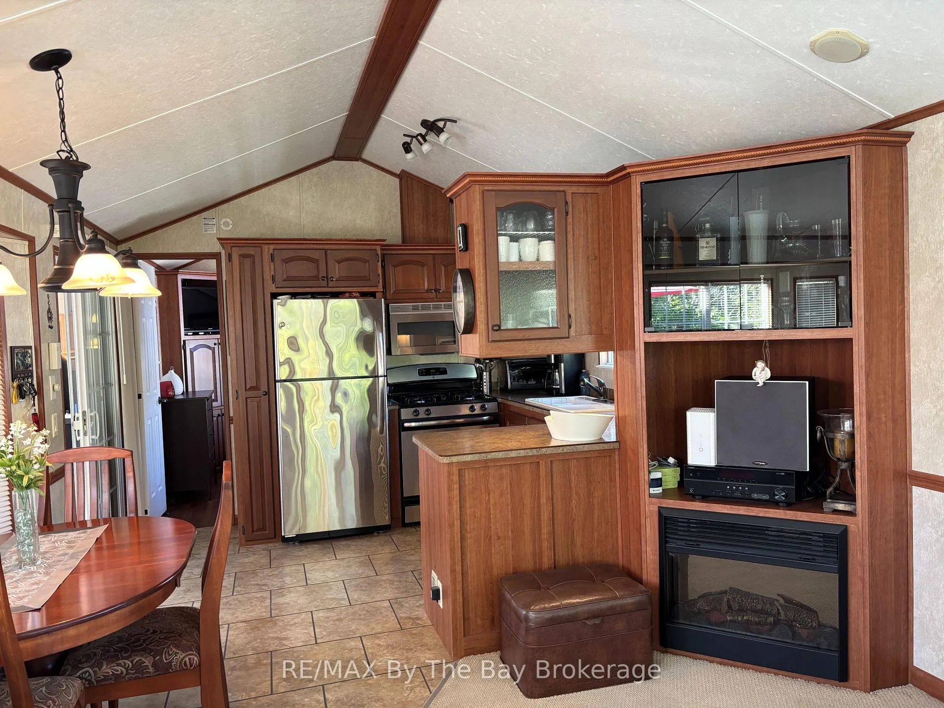 Photo 11 of 13 White Pines Trail, Wasaga Beach — HOMEH