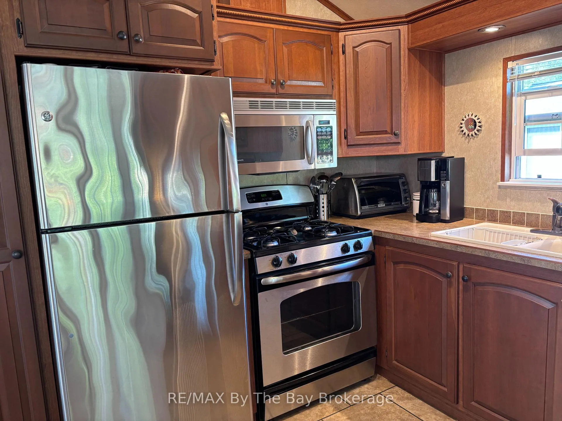 Photo 12 of 13 White Pines Trail, Wasaga Beach — HOMEH