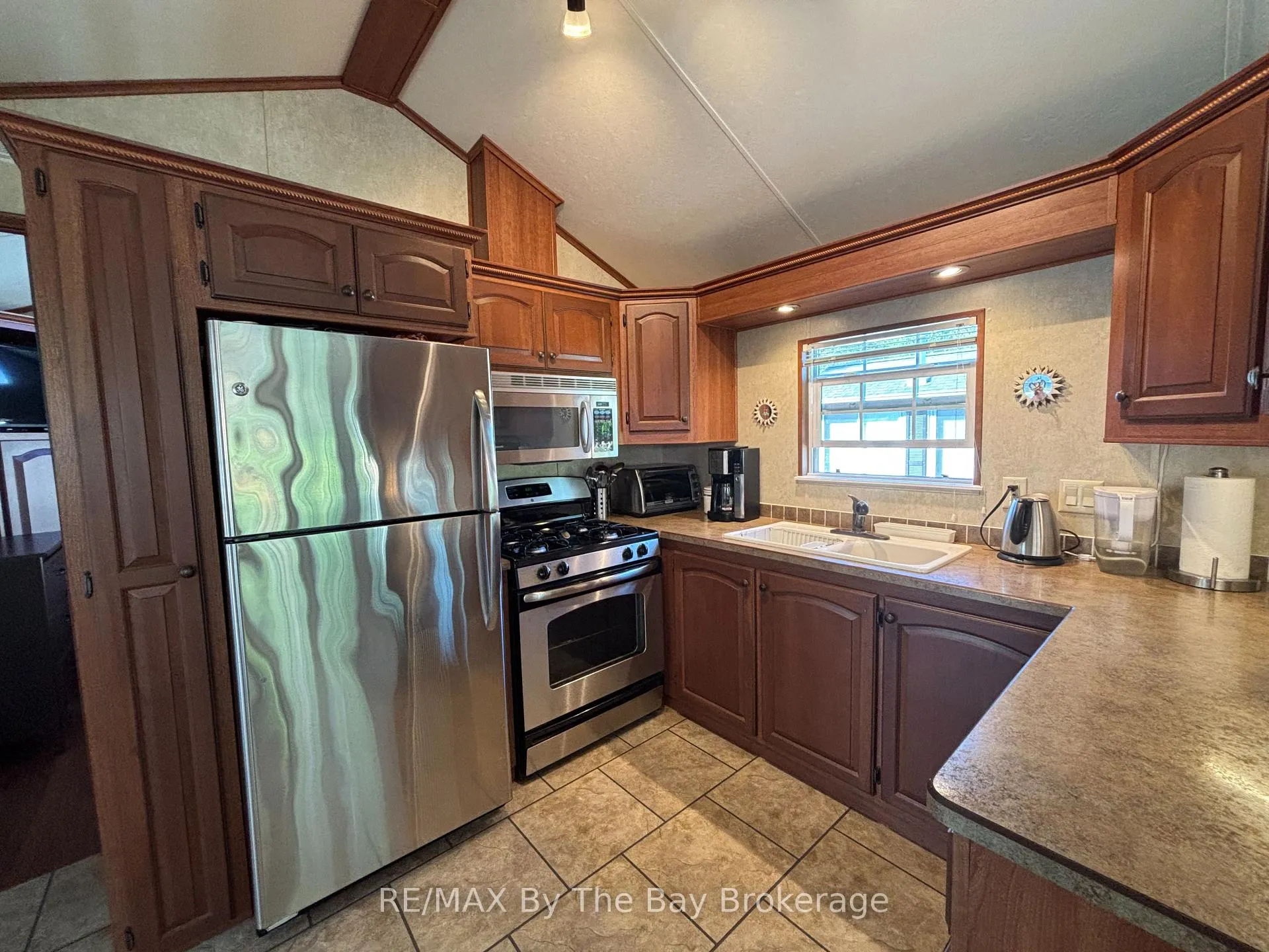 Photo 13 of 13 White Pines Trail, Wasaga Beach — HOMEH