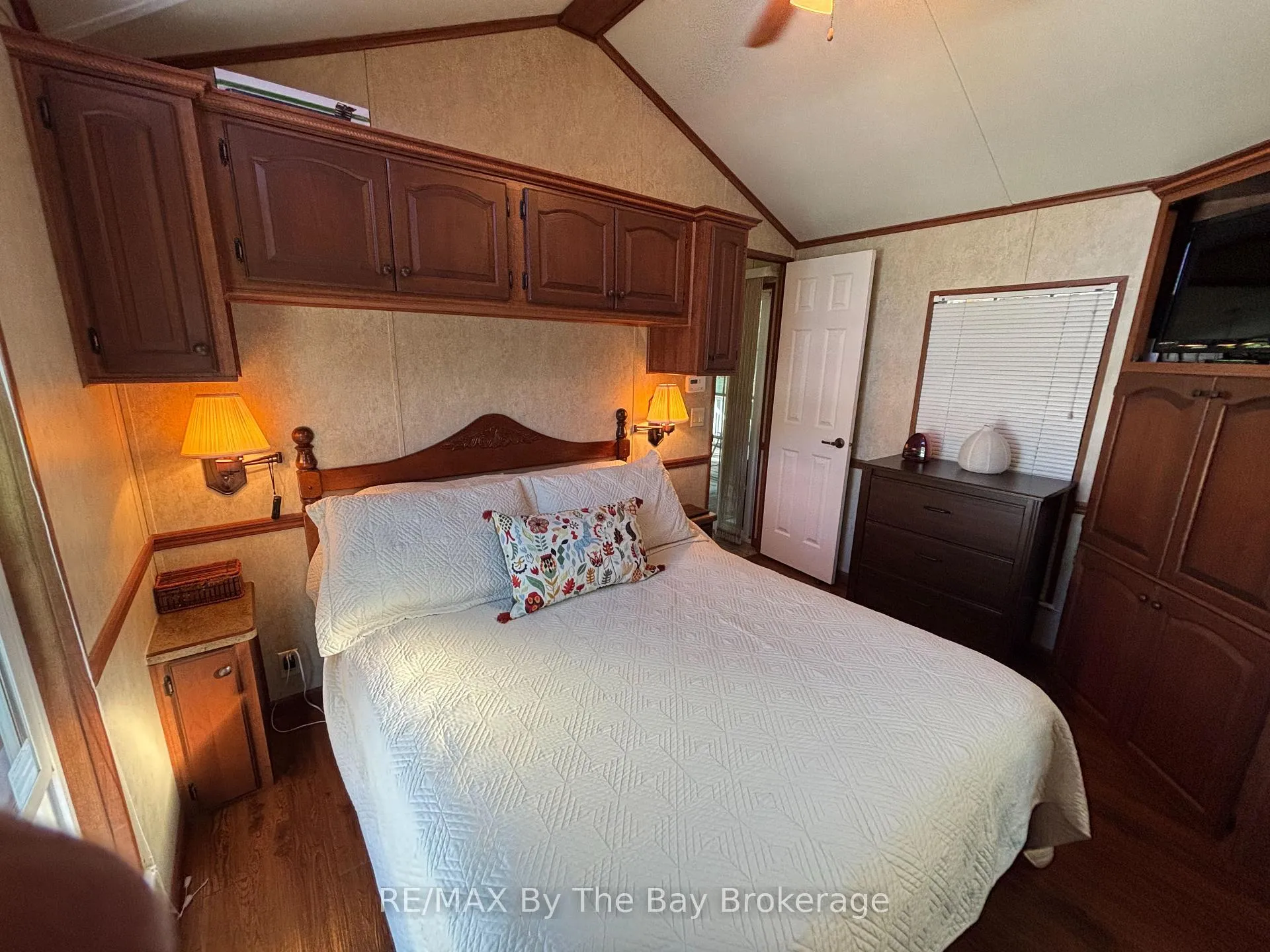 Photo 21 of 13 White Pines Trail, Wasaga Beach — HOMEH