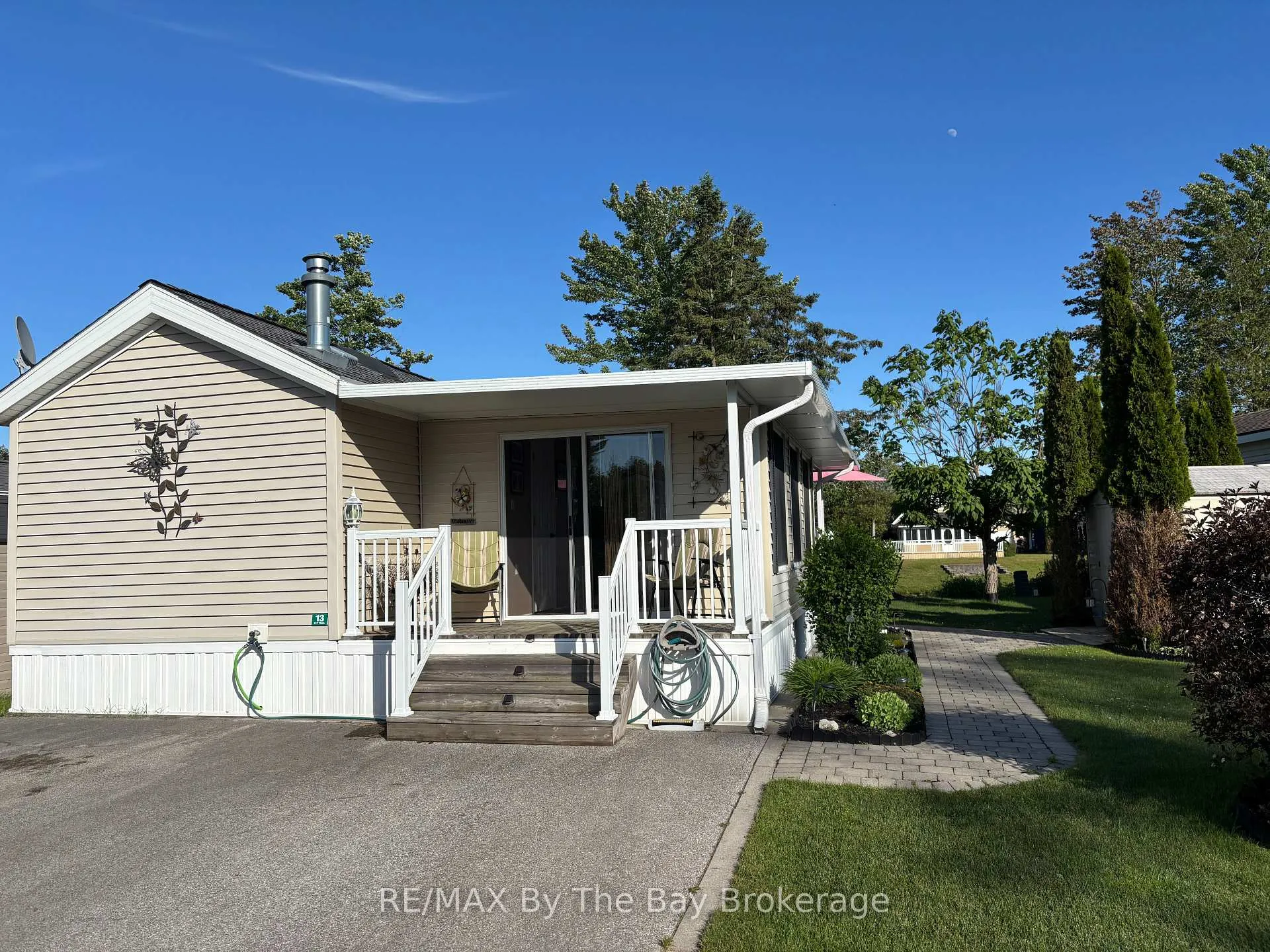 Photo 35 of 13 White Pines Trail, Wasaga Beach — HOMEH