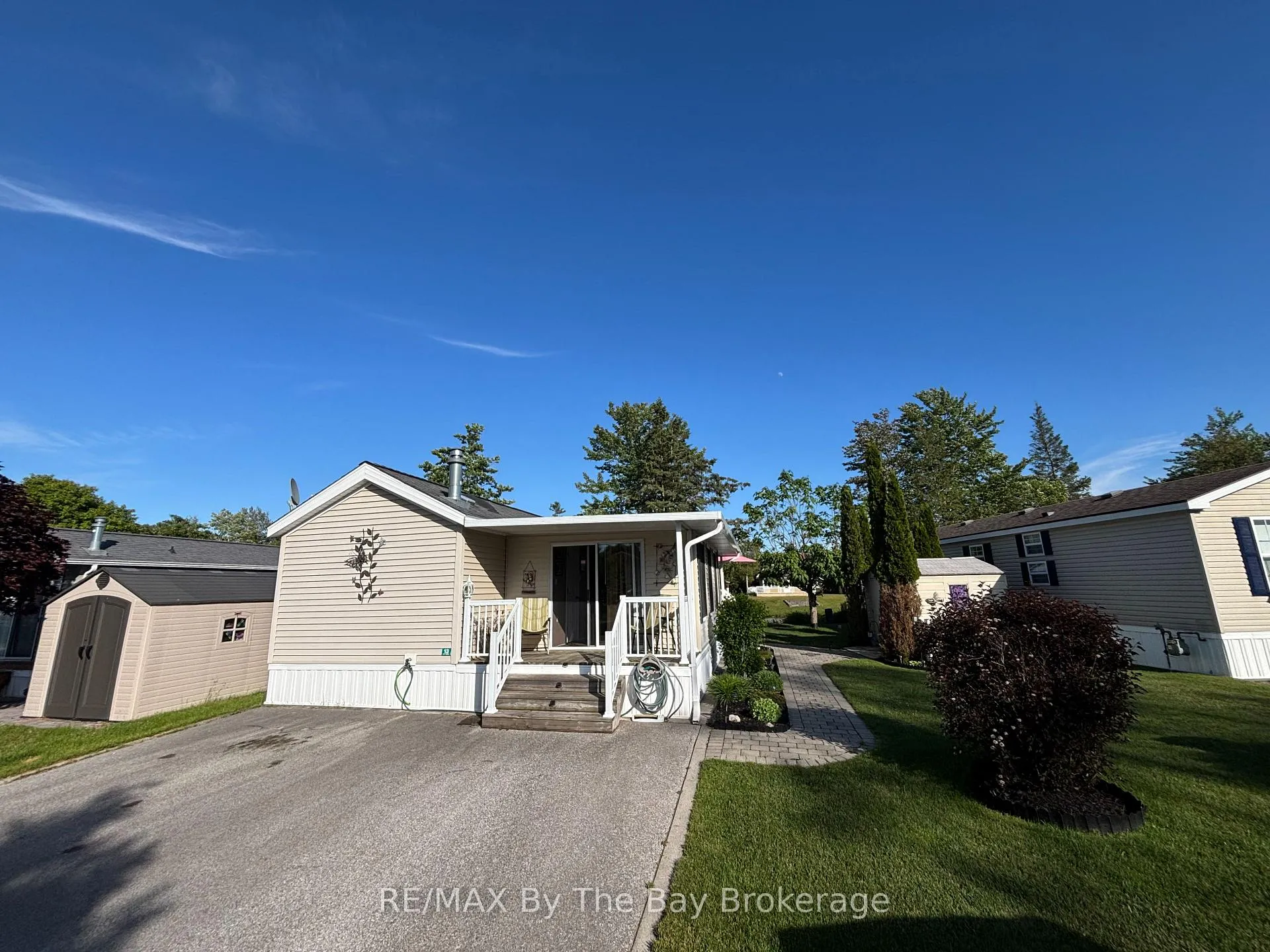 Photo 36 of 13 White Pines Trail, Wasaga Beach — HOMEH