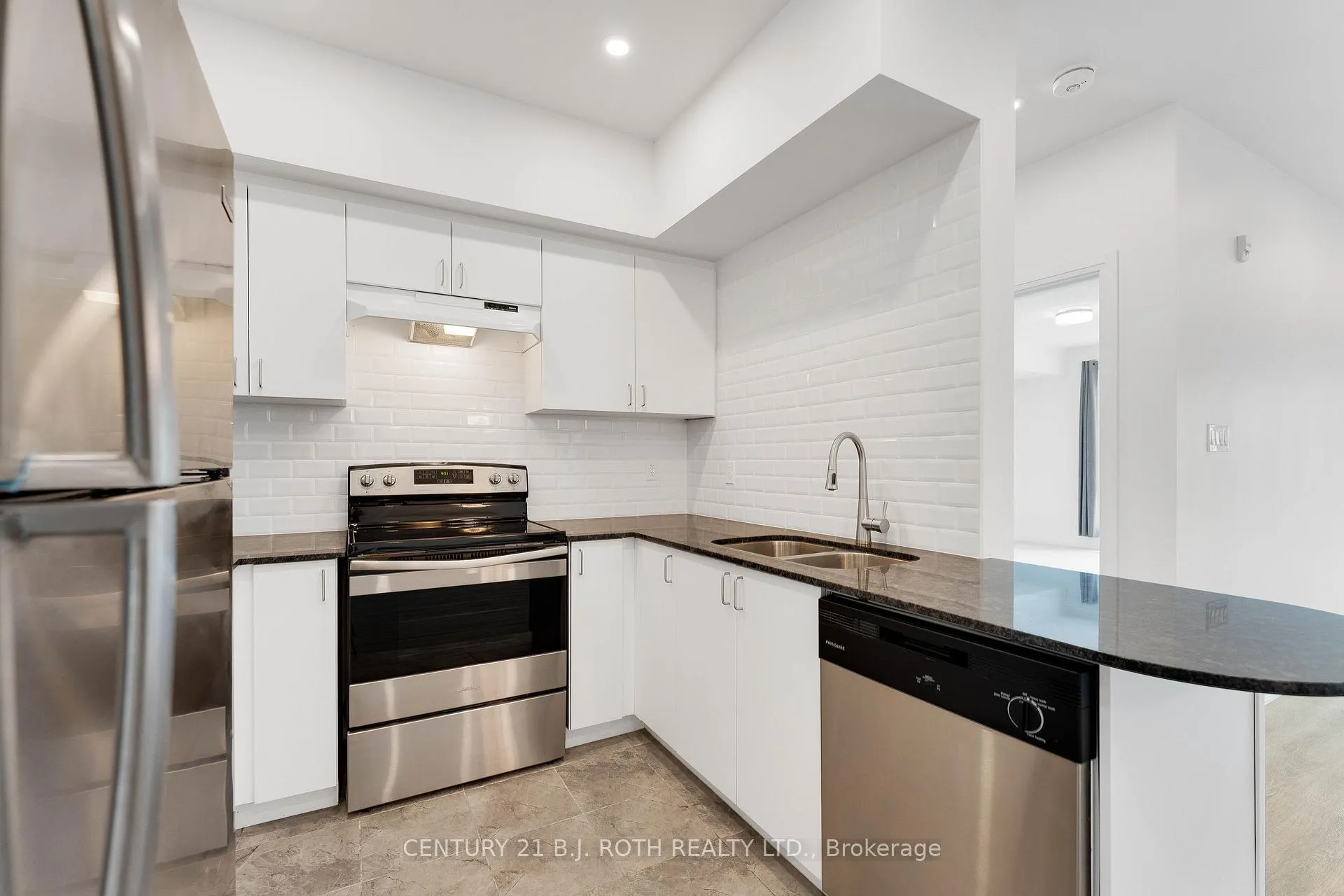 Photo 11 of Unit 403, 302 Essa Road, Barrie, 400 West — HOMEH