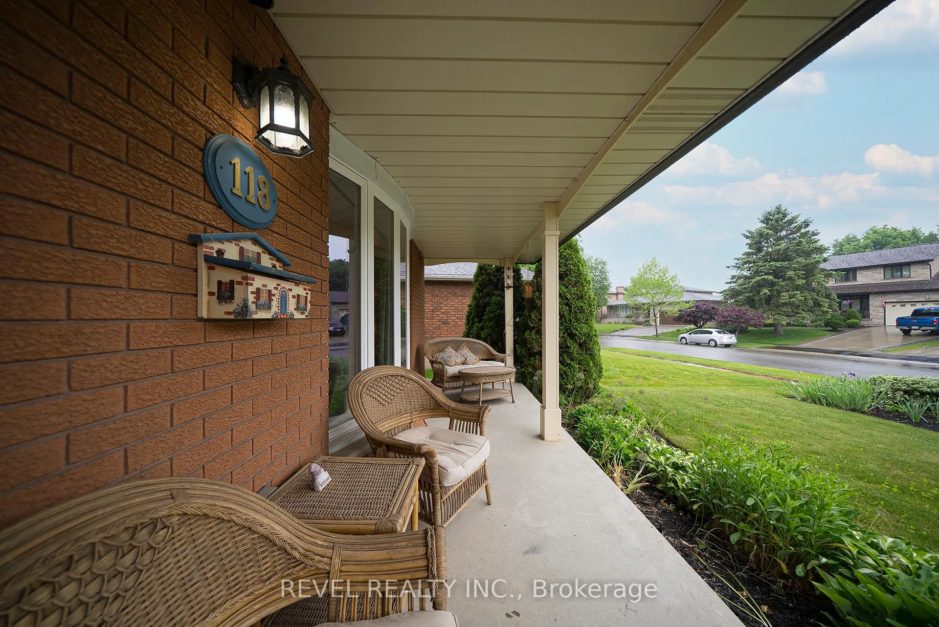 Photo 3 of 118 Greenfield Road, Brantford, Brier Park — HOMEH